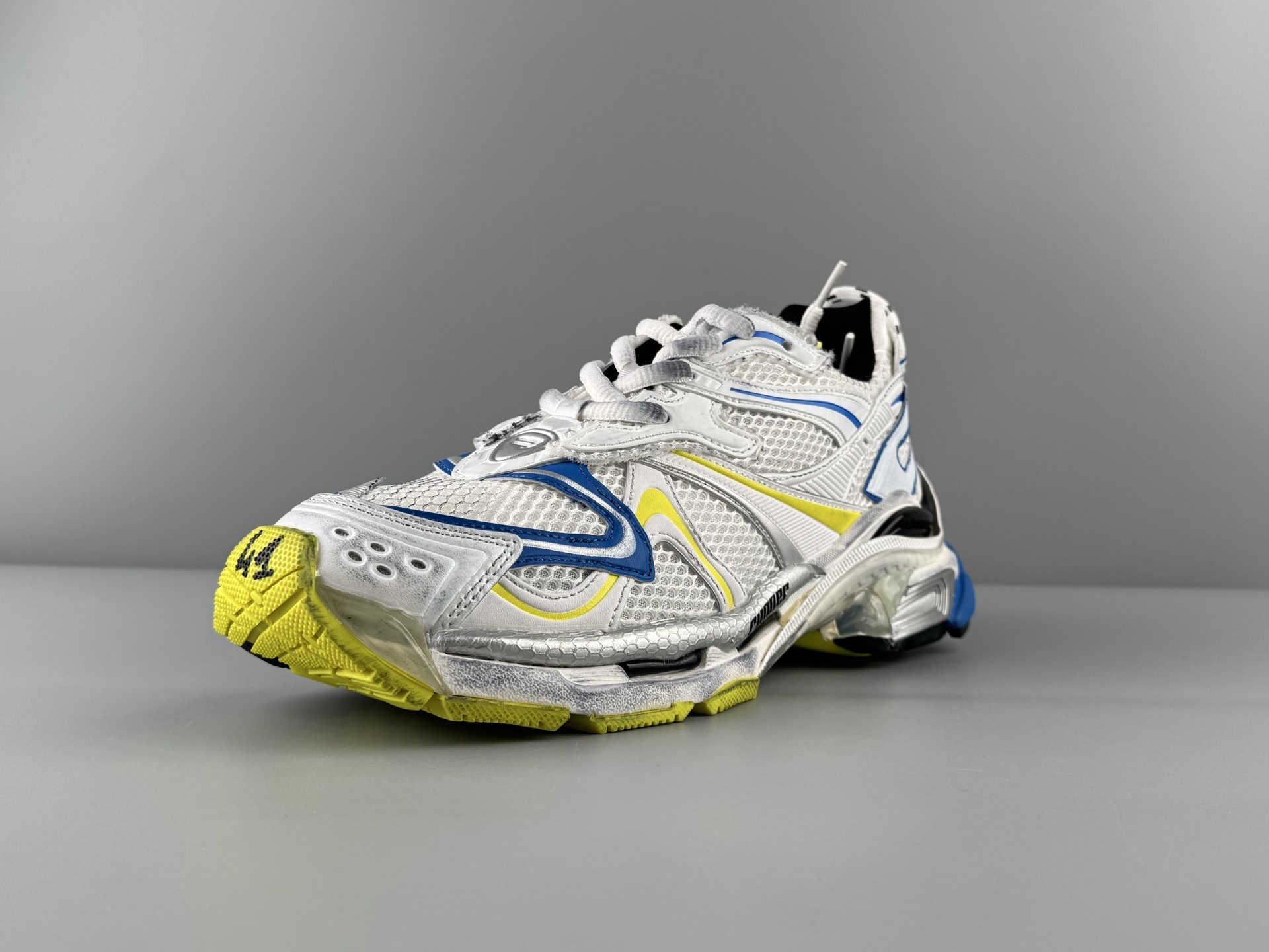 Balenciaga Runner 2.0 Lightweight mesh upper for greater breathability and comfort - Image 3