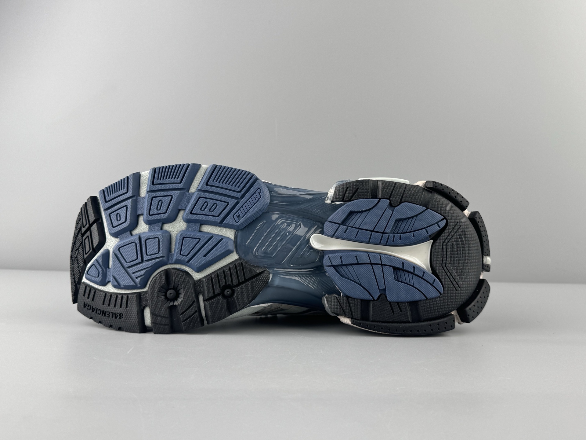 Balenciaga Runner 2.0 Lightweight mesh upper for enhanced breathability and comfort. - Image 9