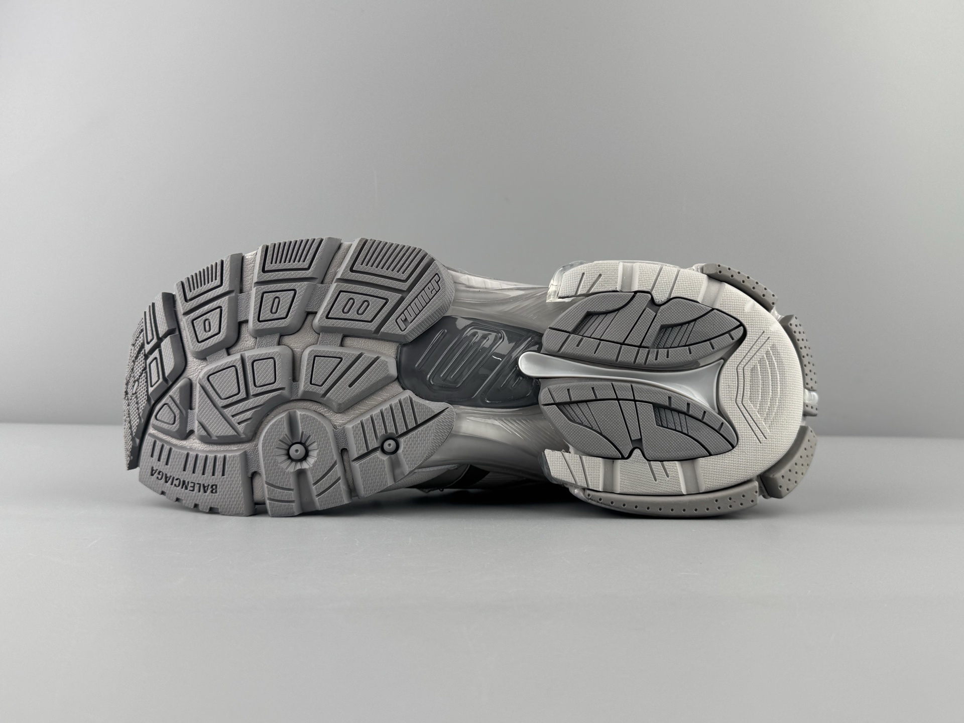 Balenciaga Runner 2.0 Lightweight mesh upper for improved breathability and comfort. - Image 7