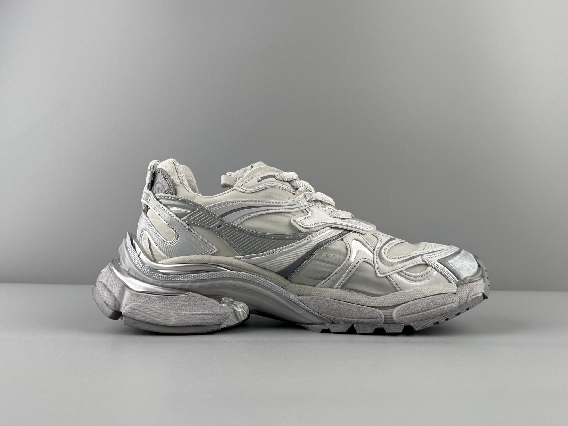 Balenciaga Runner 2.0 Lightweight mesh upper for improved breathability and comfort.