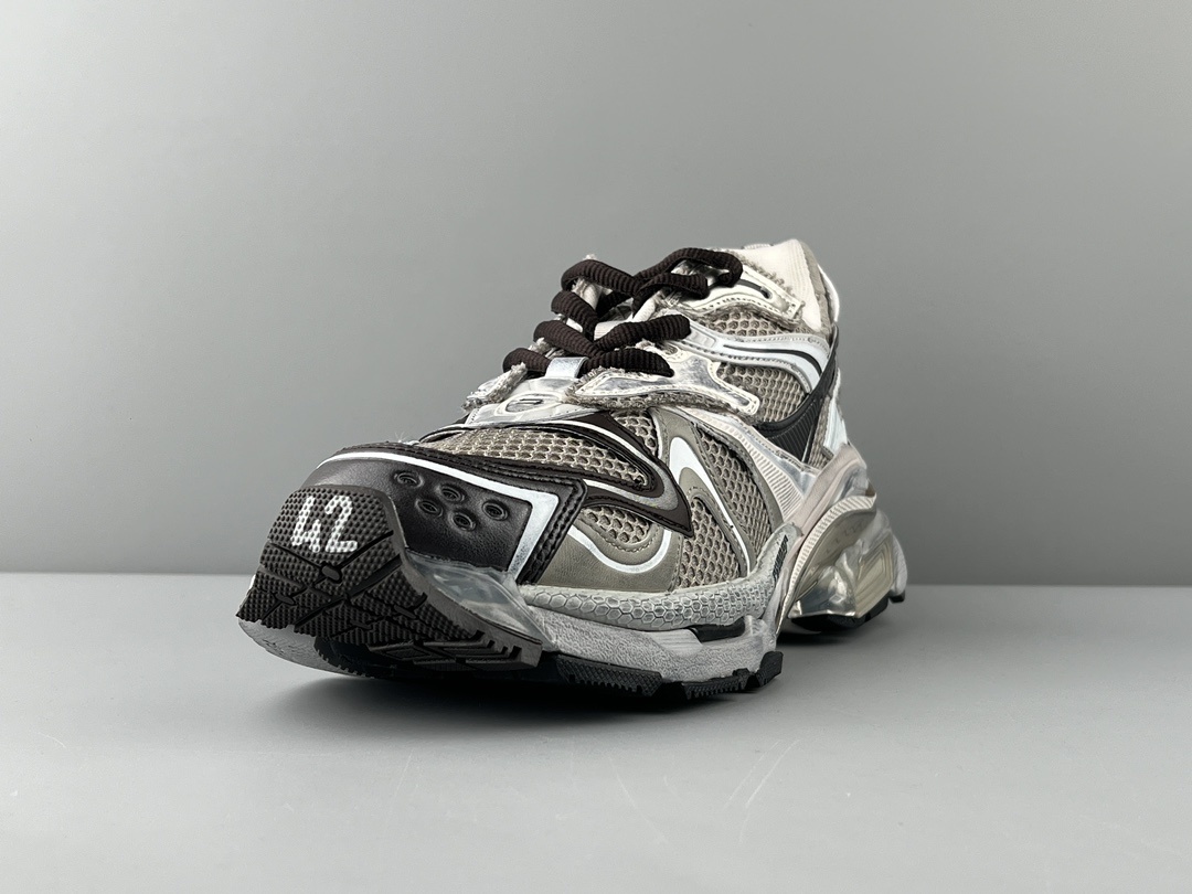 Balenciaga Runner 2.0 Lightweight mesh upper for enhanced breathability and comfort. - Image 2