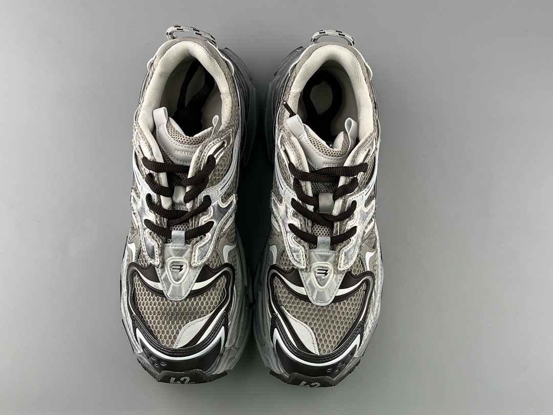 Balenciaga Runner 2.0 Lightweight mesh upper for enhanced breathability and comfort. - Image 5