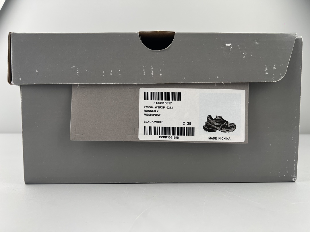 Balenciaga Runner 2.0 Lightweight mesh upper for improved comfort and breathability. - Image 2