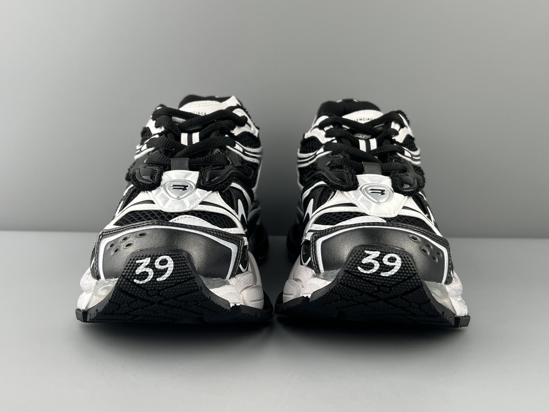 Balenciaga Runner 2.0 Lightweight mesh upper for improved comfort and breathability. - Image 5