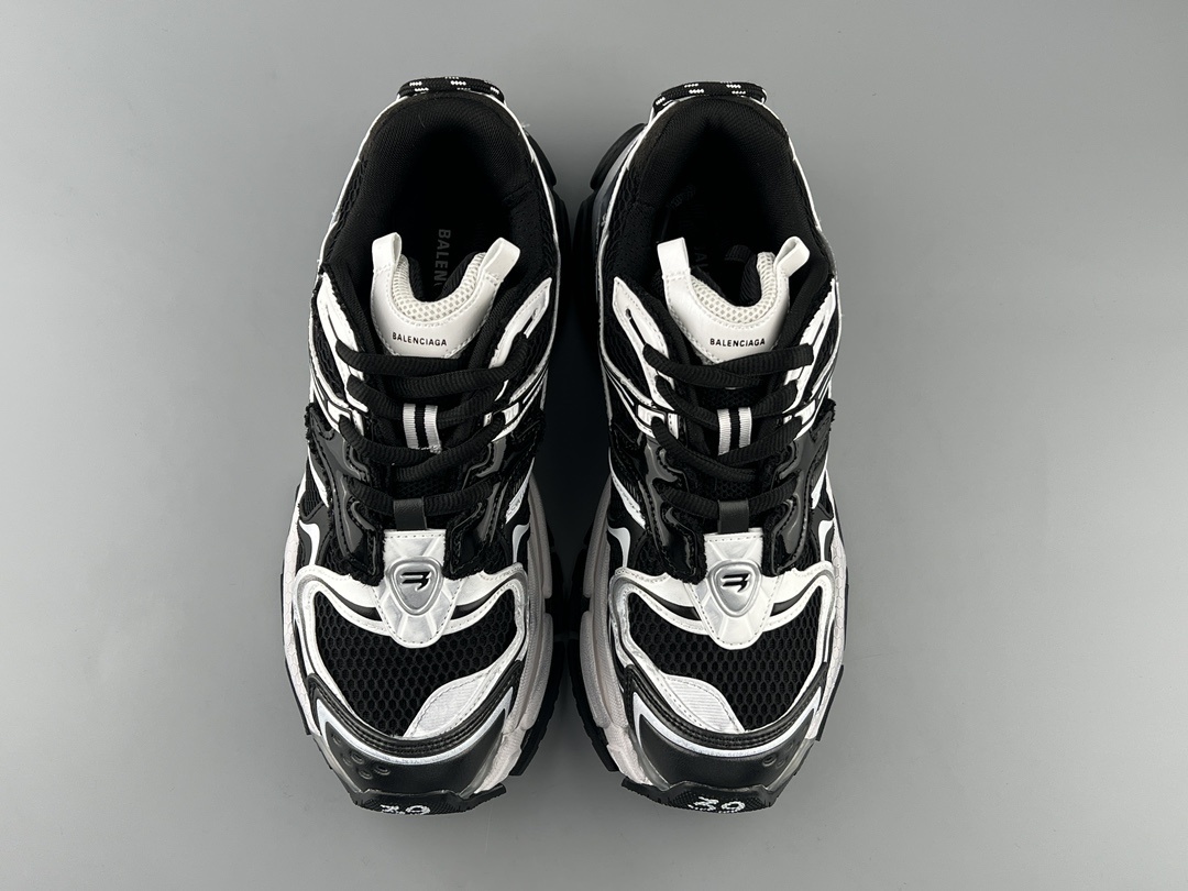 Balenciaga Runner 2.0 Lightweight mesh upper for improved comfort and breathability. - Image 9