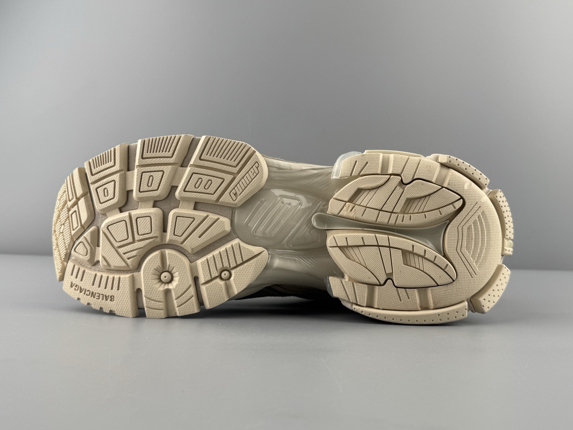 Balenciaga Runner — Classic “Dad Shoes” Lightweight mesh upper for enhanced breathability and comfort. - Image 5