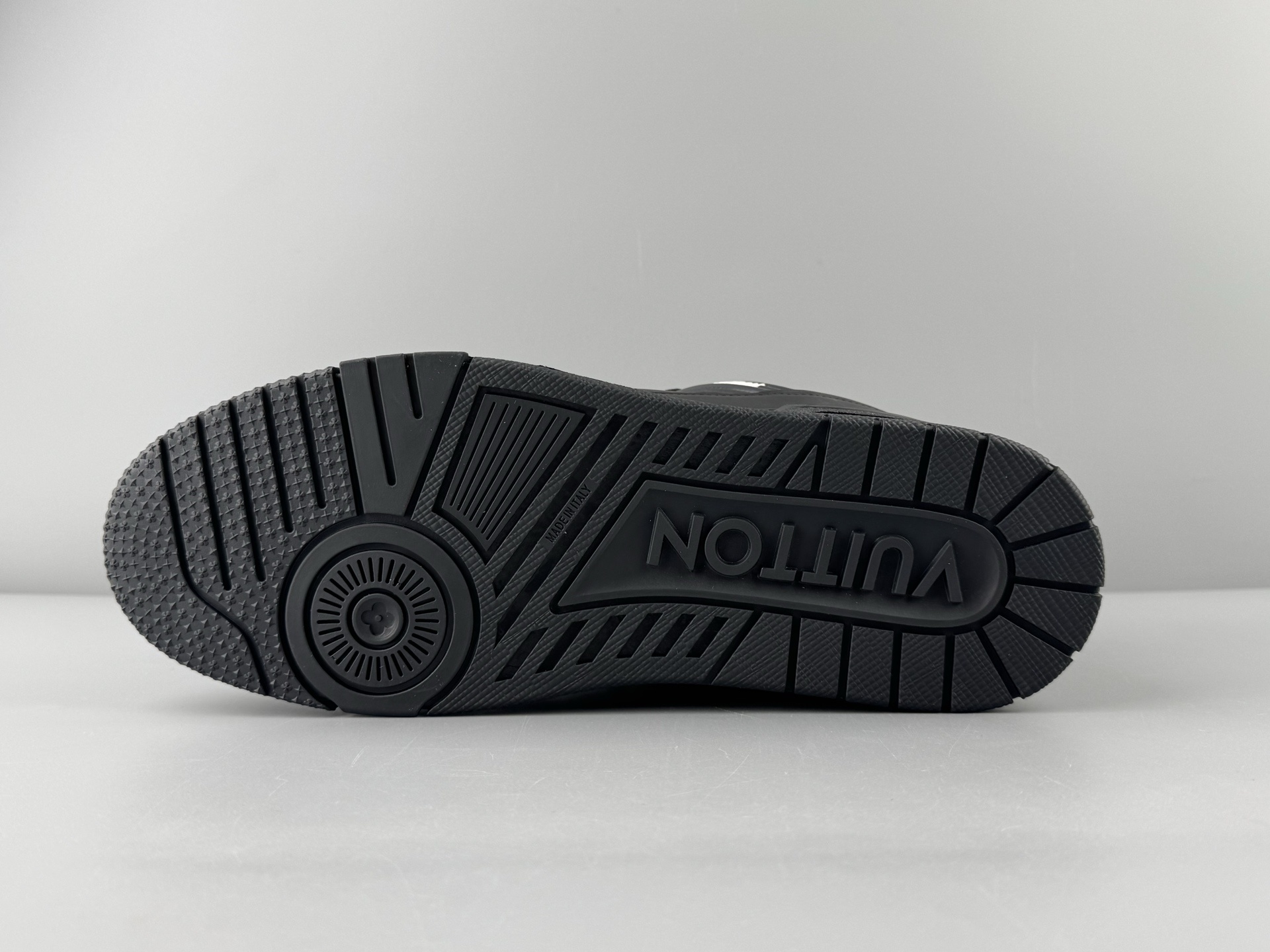 LV Trainer x Nigo Collaboration β All-Black Classic Colorway, 2025 Latest Version Features brand-new embossing and a new semi-insert midsole. Crafted with premium materials, exclusive custom TPU molding. - Image 17