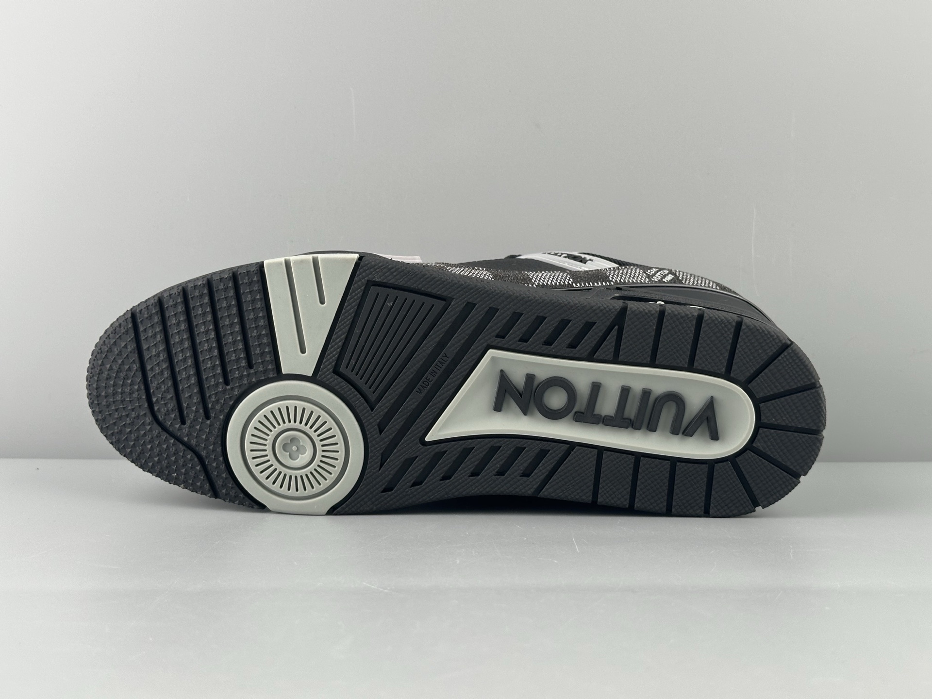 Trainer 2024 Classic Colorway β Black Checkered, Latest Version Brand-new embossing and semi-insert midsole. Crafted with top-quality materials and exclusive custom TPU molding. - Image 10