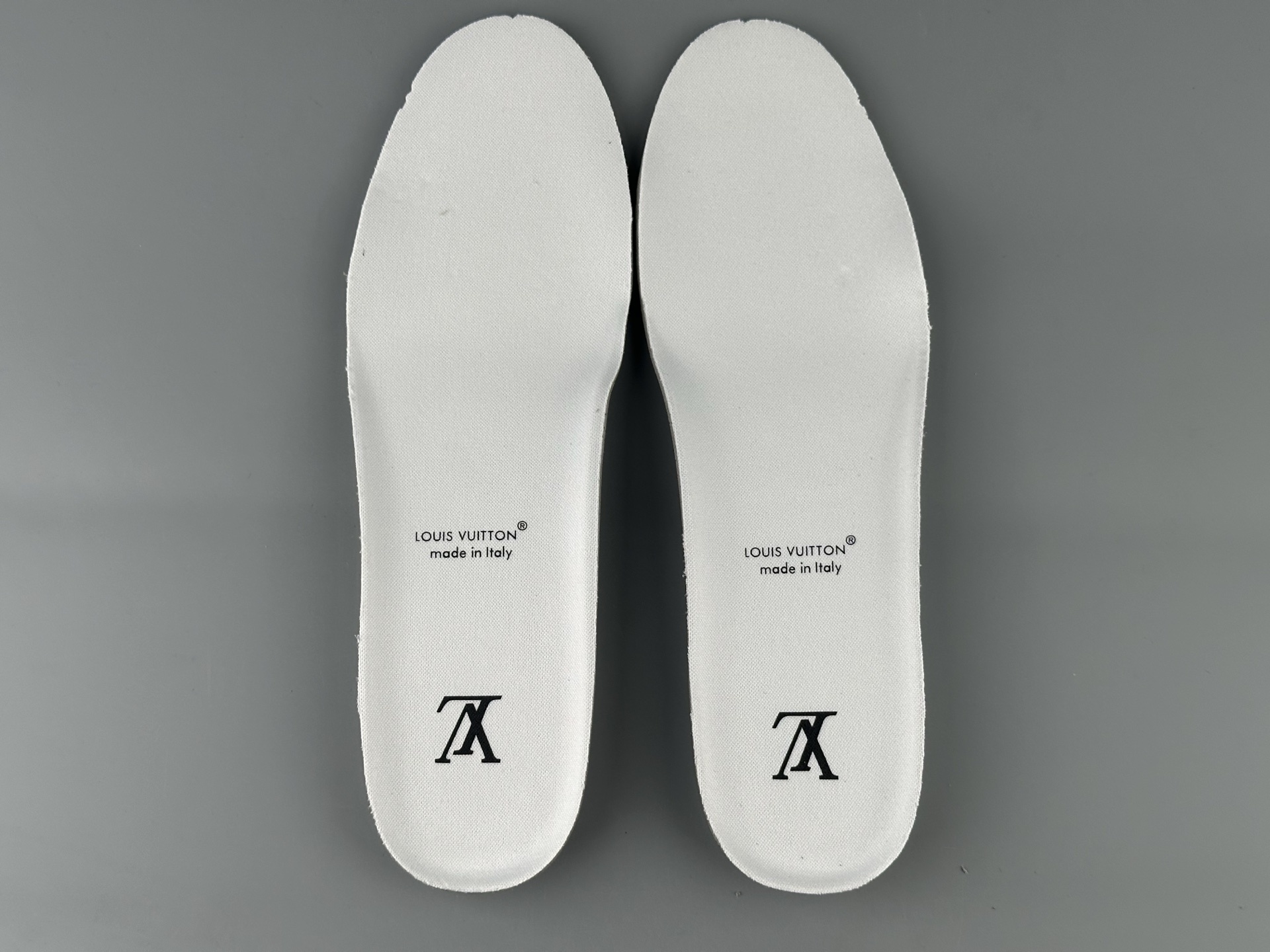 LV Trainer 2024 Classic Colorway β Blue Checkered, Latest Version Features brand-new embossing and a redesigned semi-insert midsole. Crafted with premium materials and exclusive custom TPU molding. - Image 3