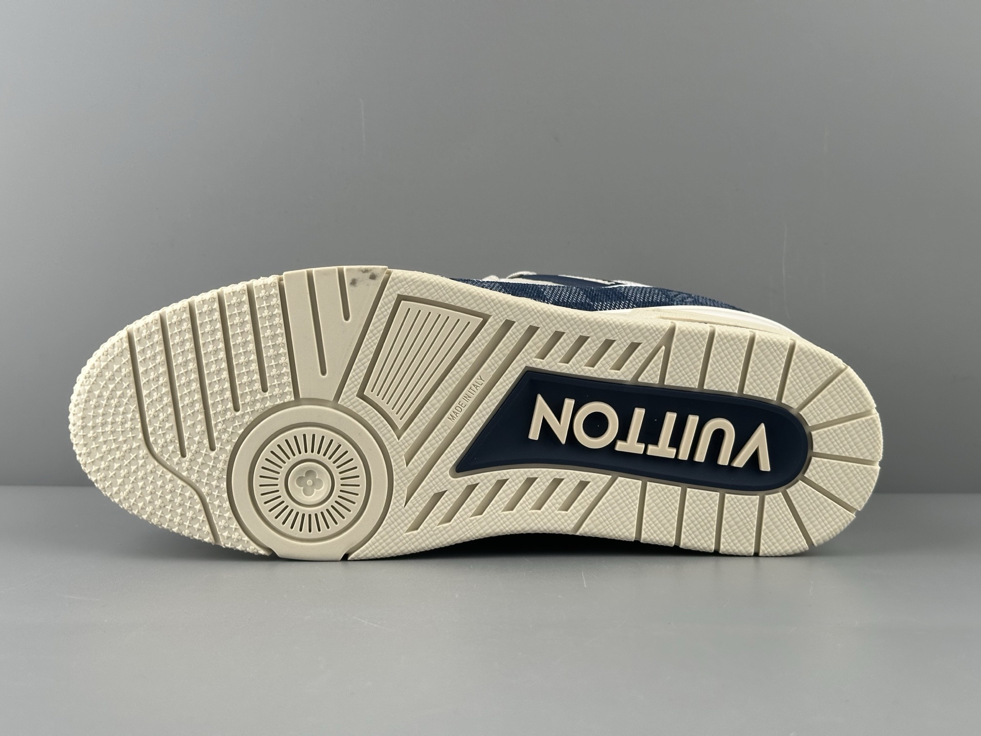 LV Trainer 2024 Classic Colorway β Blue Checkered, Latest Version Features brand-new embossing and a redesigned semi-insert midsole. Crafted with premium materials and exclusive custom TPU molding. - Image 15