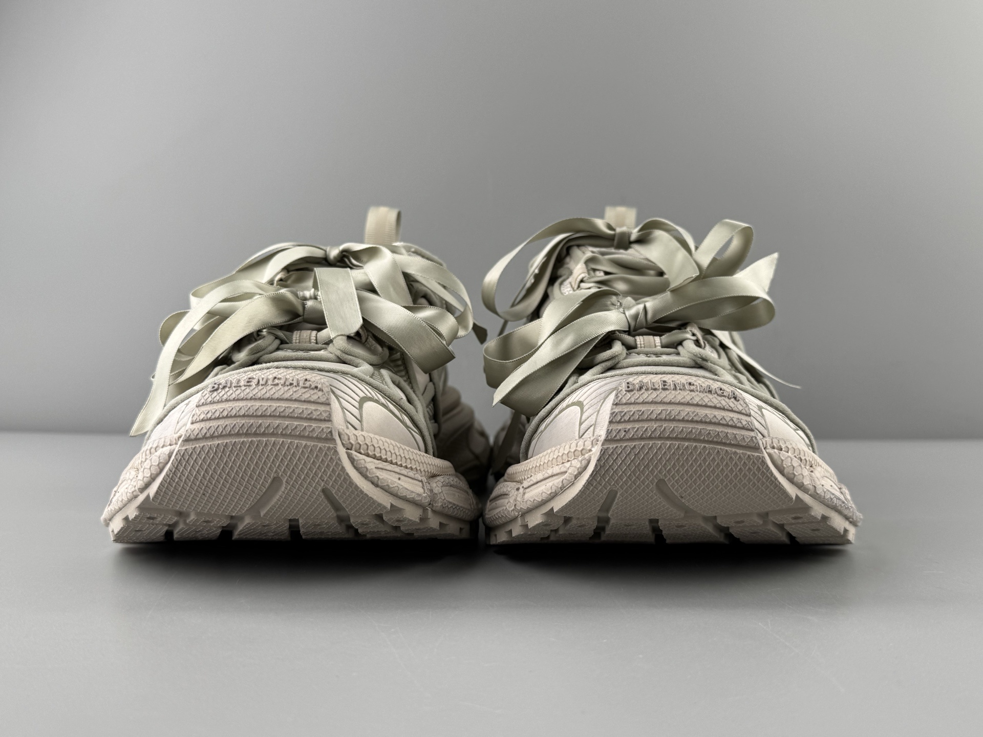 Balenciaga 3XL Sneaker โ Paris Fashion House 3XL โDad Shoesโ with satin bow ๐, Light Gray Colorway. - Image 3