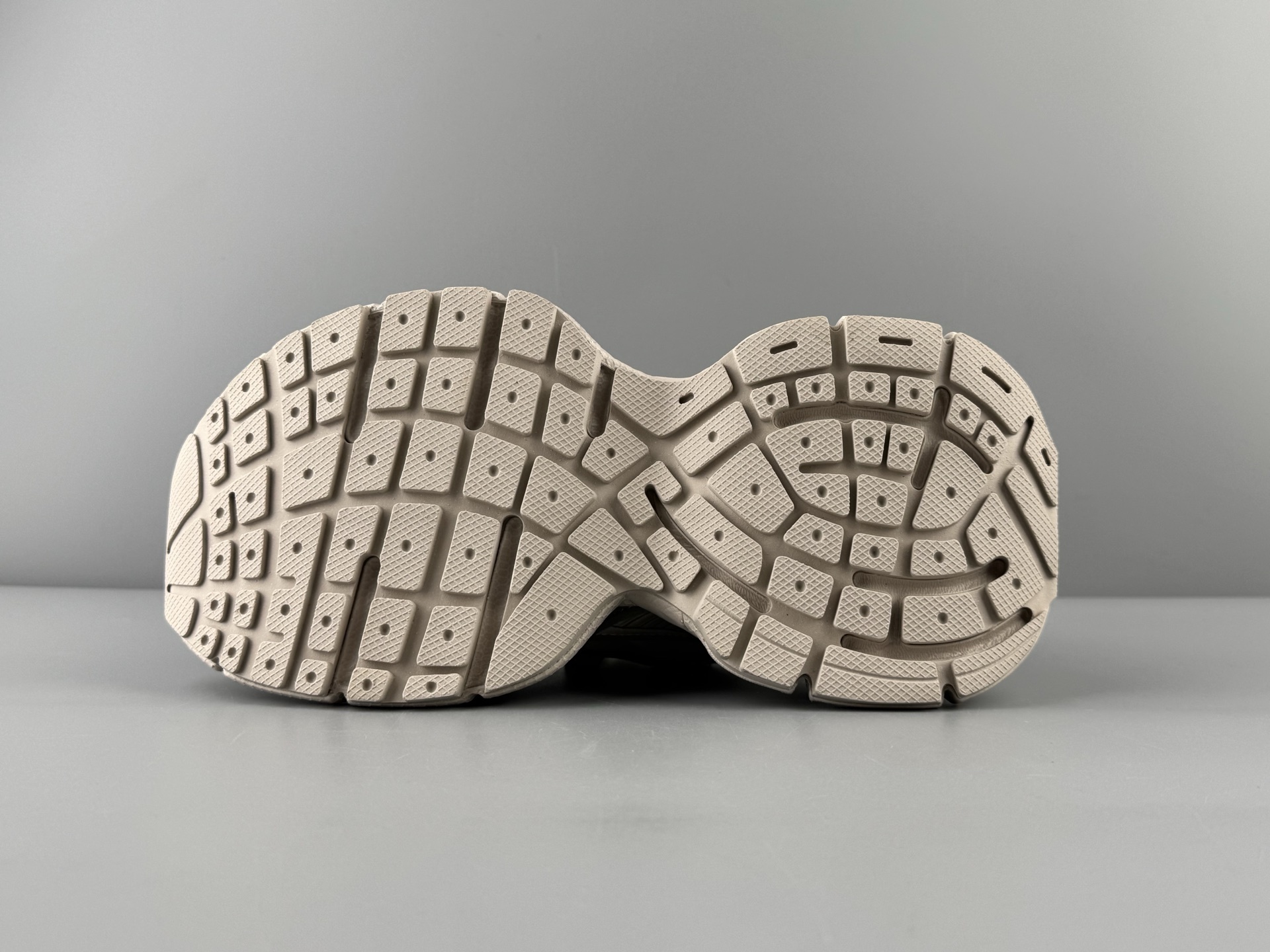 Balenciaga 3XL Sneaker โ Paris Fashion House 3XL โDad Shoesโ with satin bow ๐, Light Gray Colorway. - Image 4