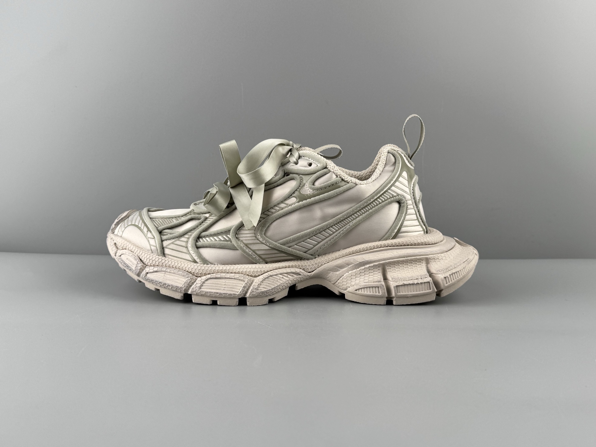 Balenciaga 3XL Sneaker โ Paris Fashion House 3XL โDad Shoesโ with satin bow ๐, Light Gray Colorway. - Image 5
