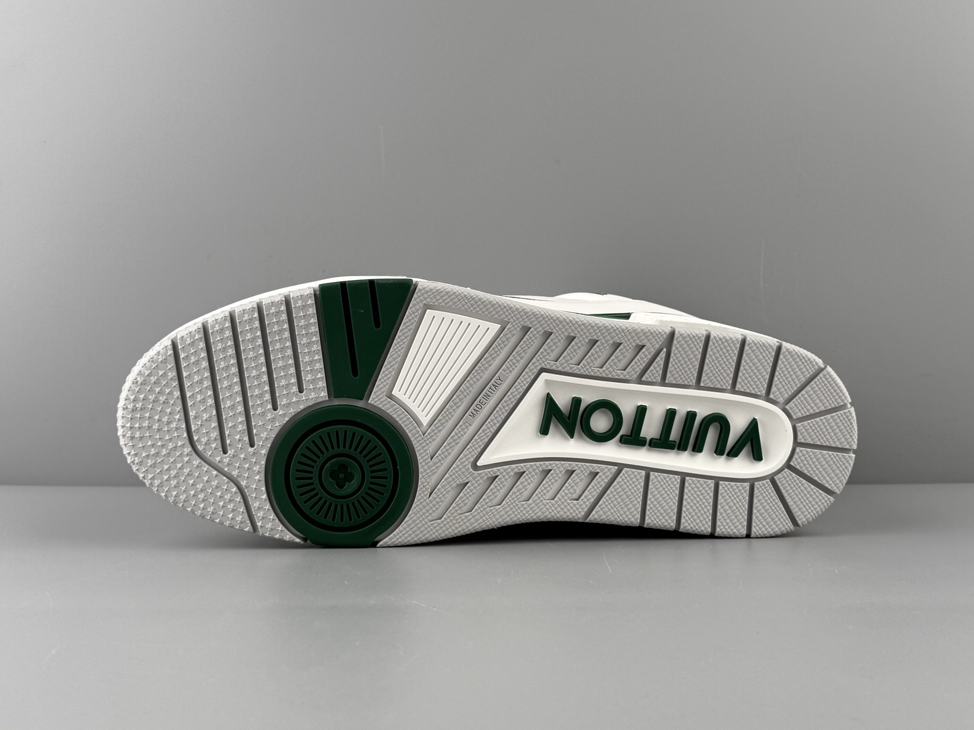 LV Trainer 25FW β White & Green Colorway, 2025 Latest Version Brand-new embossing and semi-insert midsole. Crafted with top-quality materials and exclusive custom TPU molding. - Image 3