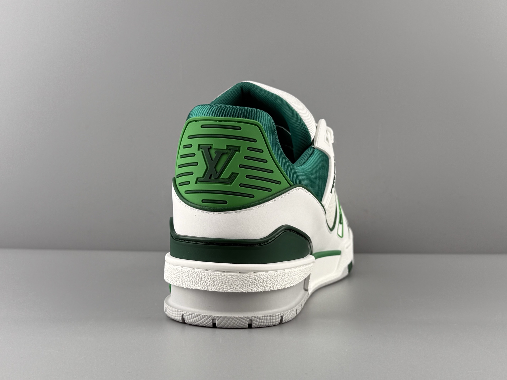 LV Trainer 25FW β White & Green Colorway, 2025 Latest Version Brand-new embossing and semi-insert midsole. Crafted with top-quality materials and exclusive custom TPU molding. - Image 4