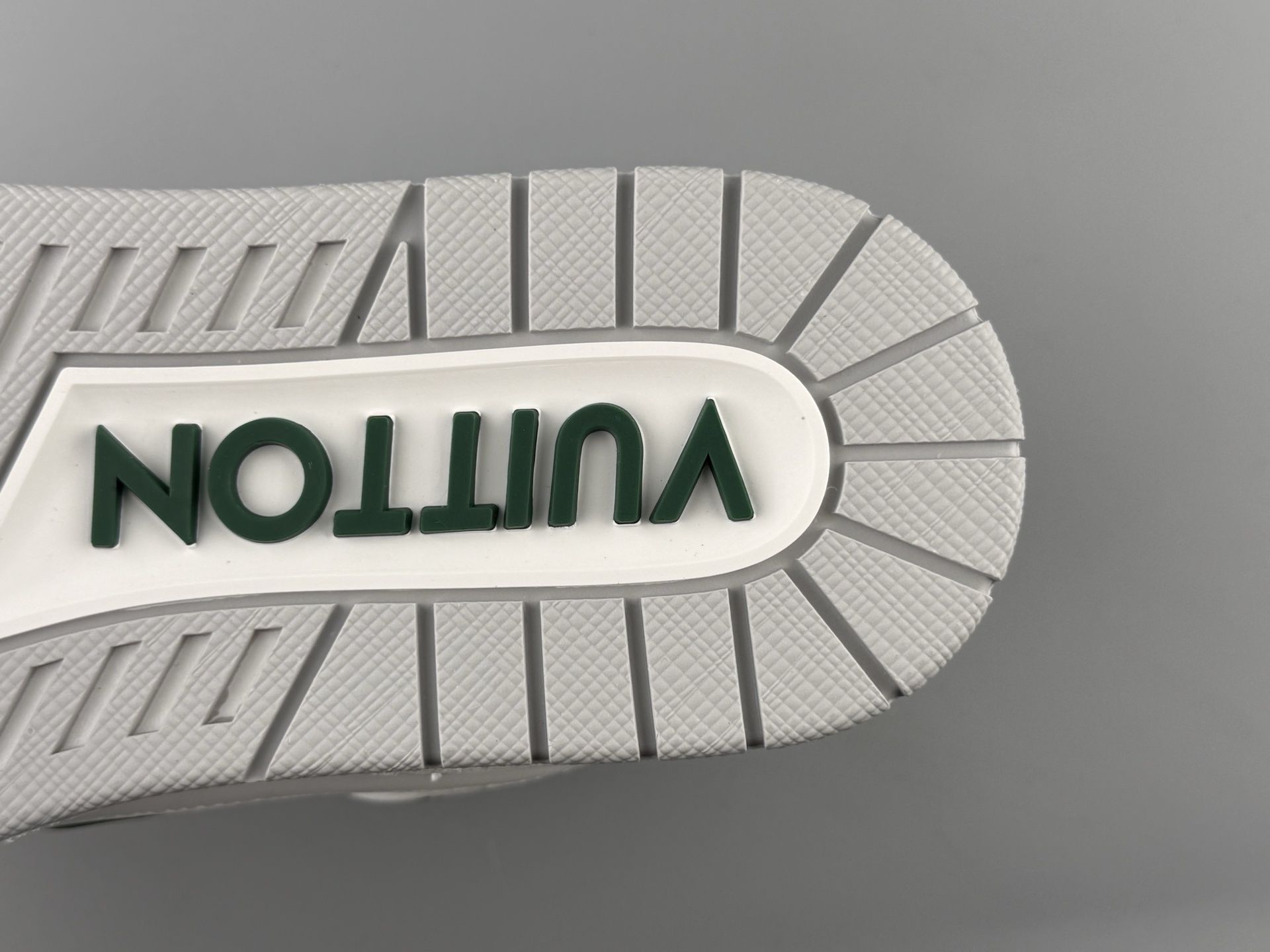 LV Trainer 25FW β White & Green Colorway, 2025 Latest Version Brand-new embossing and semi-insert midsole. Crafted with top-quality materials and exclusive custom TPU molding. - Image 10
