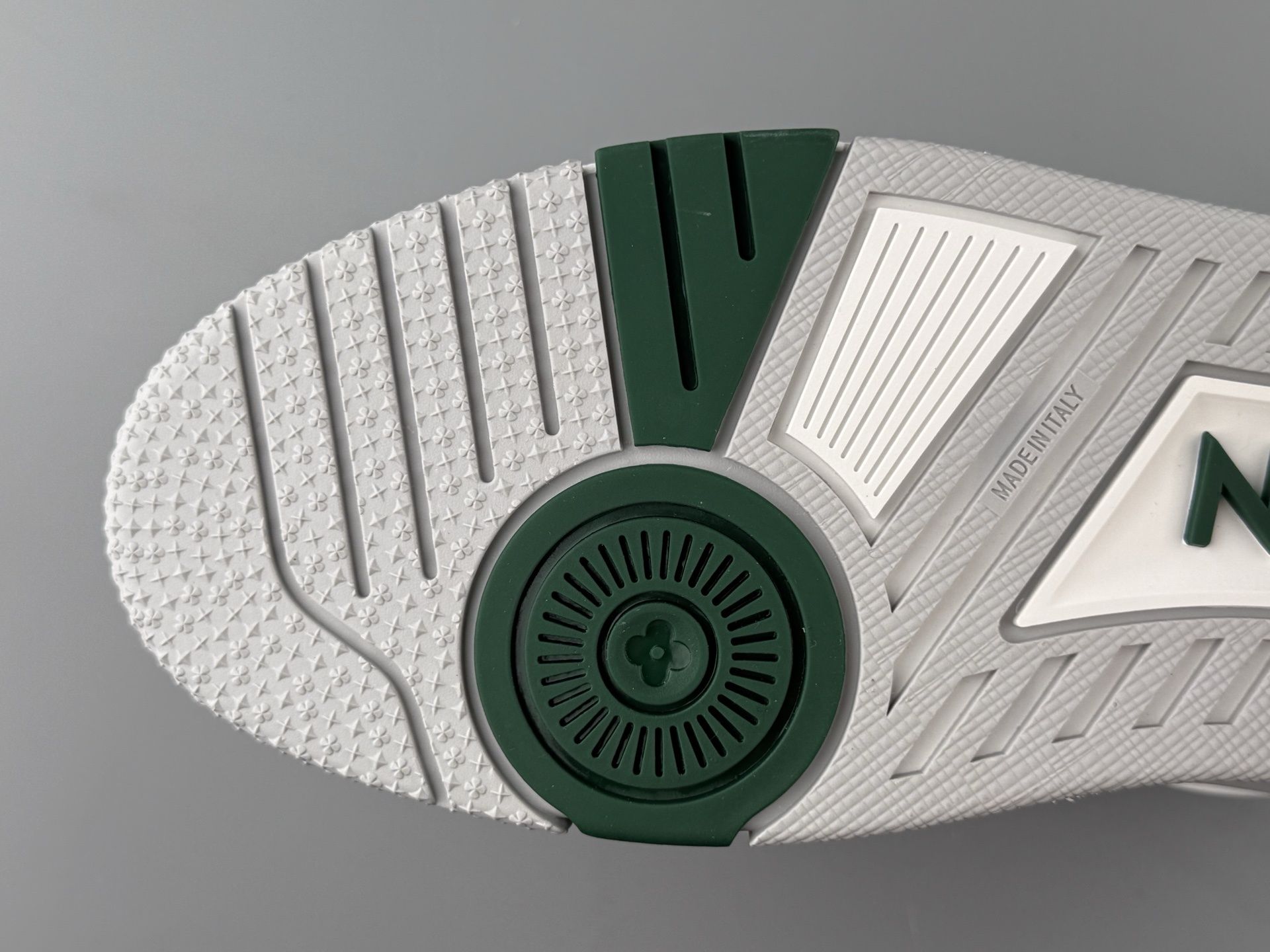 LV Trainer 25FW β White & Green Colorway, 2025 Latest Version Brand-new embossing and semi-insert midsole. Crafted with top-quality materials and exclusive custom TPU molding. - Image 15