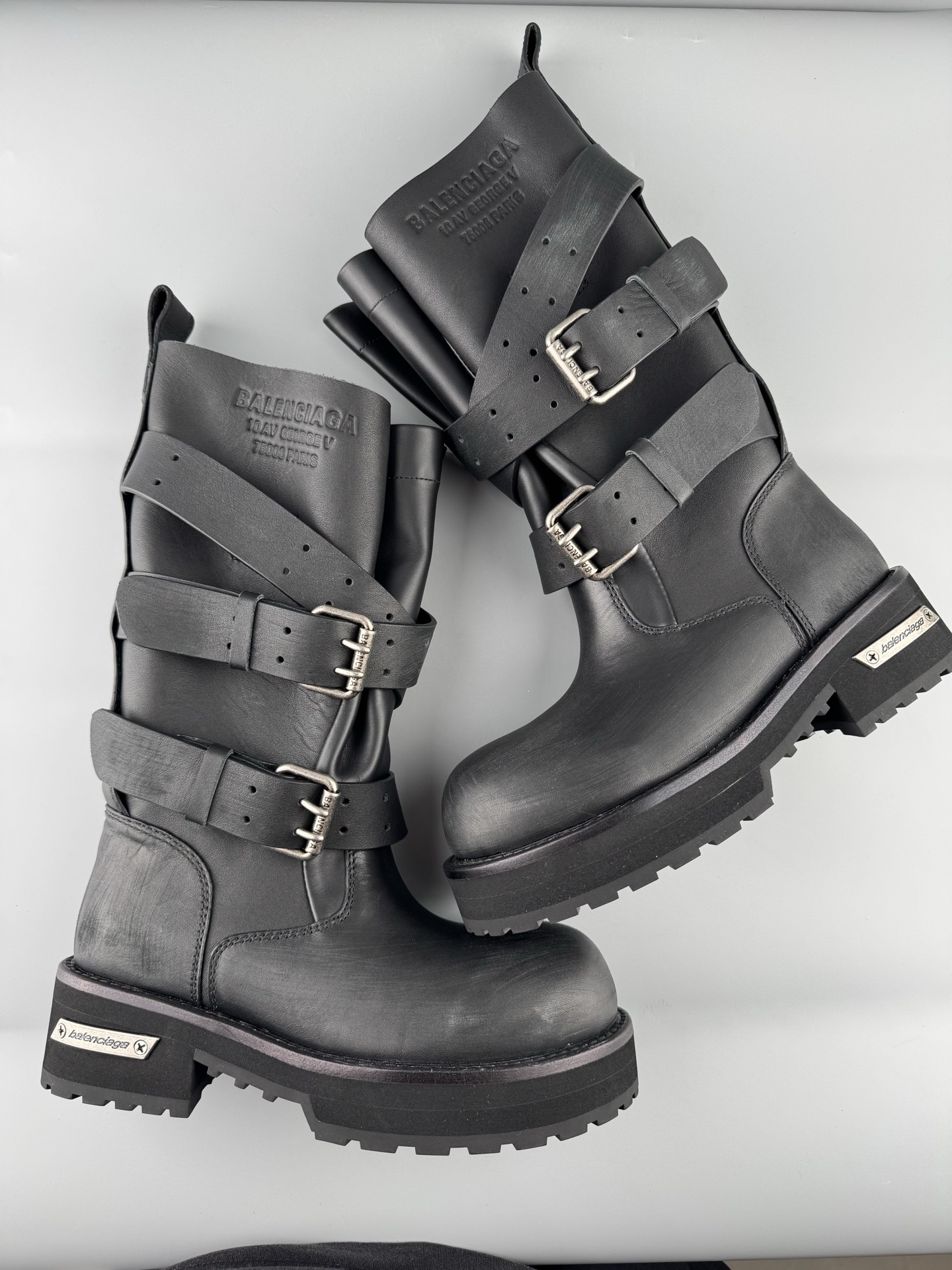 Balenciaga Venom High Boots Material: premium calfskin leather Style: Round toe, buckle design, high-top boots (unisex) Color: Black Details: custom independent sole mold, original hardware buckle accessories, top-quality imported leather - Image 2