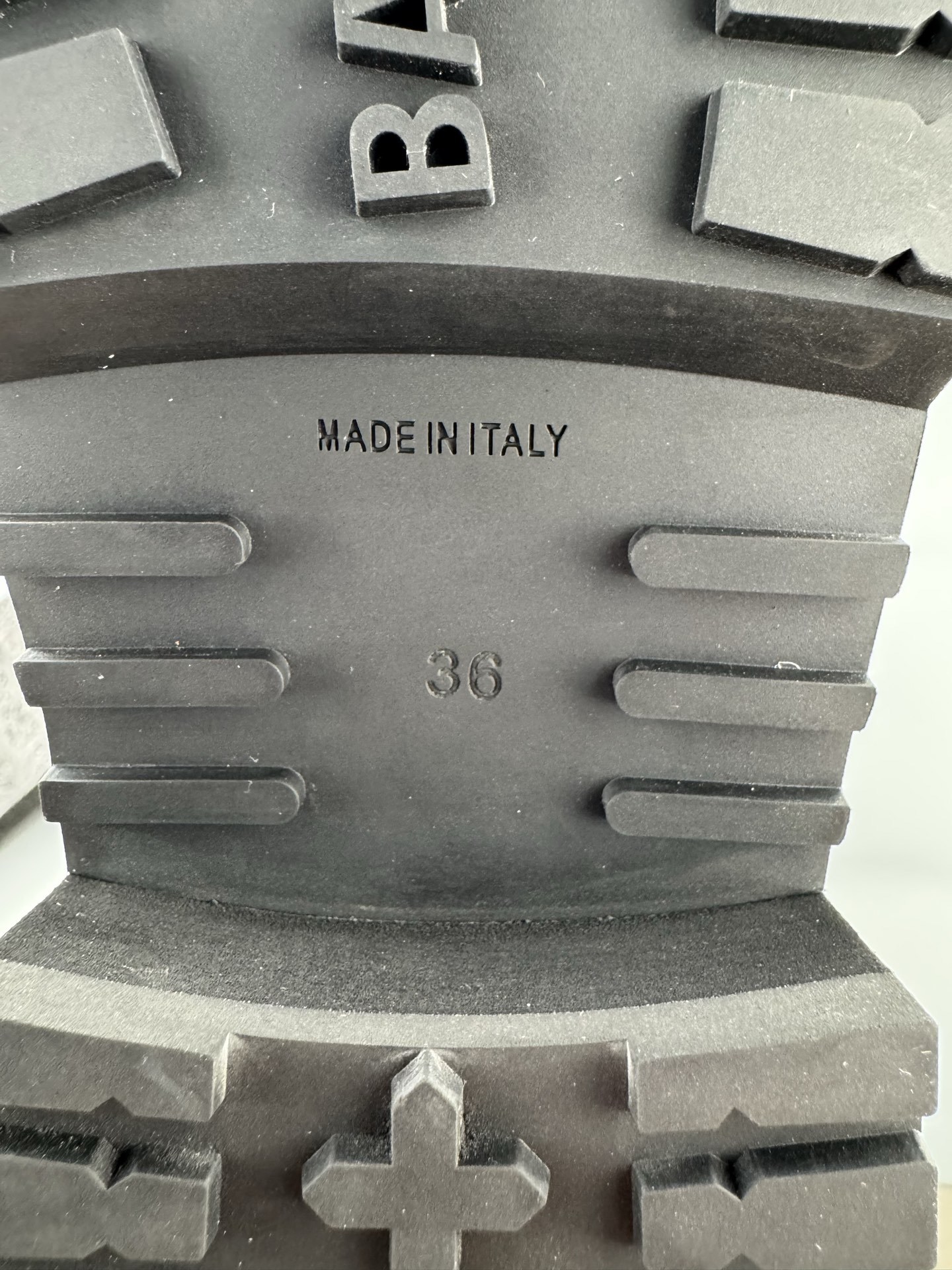 Balenciaga Venom High Boots Material: premium calfskin leather Style: Round toe, buckle design, high-top boots (unisex) Color: Black Details: custom independent sole mold, original hardware buckle accessories, top-quality imported leather - Image 3