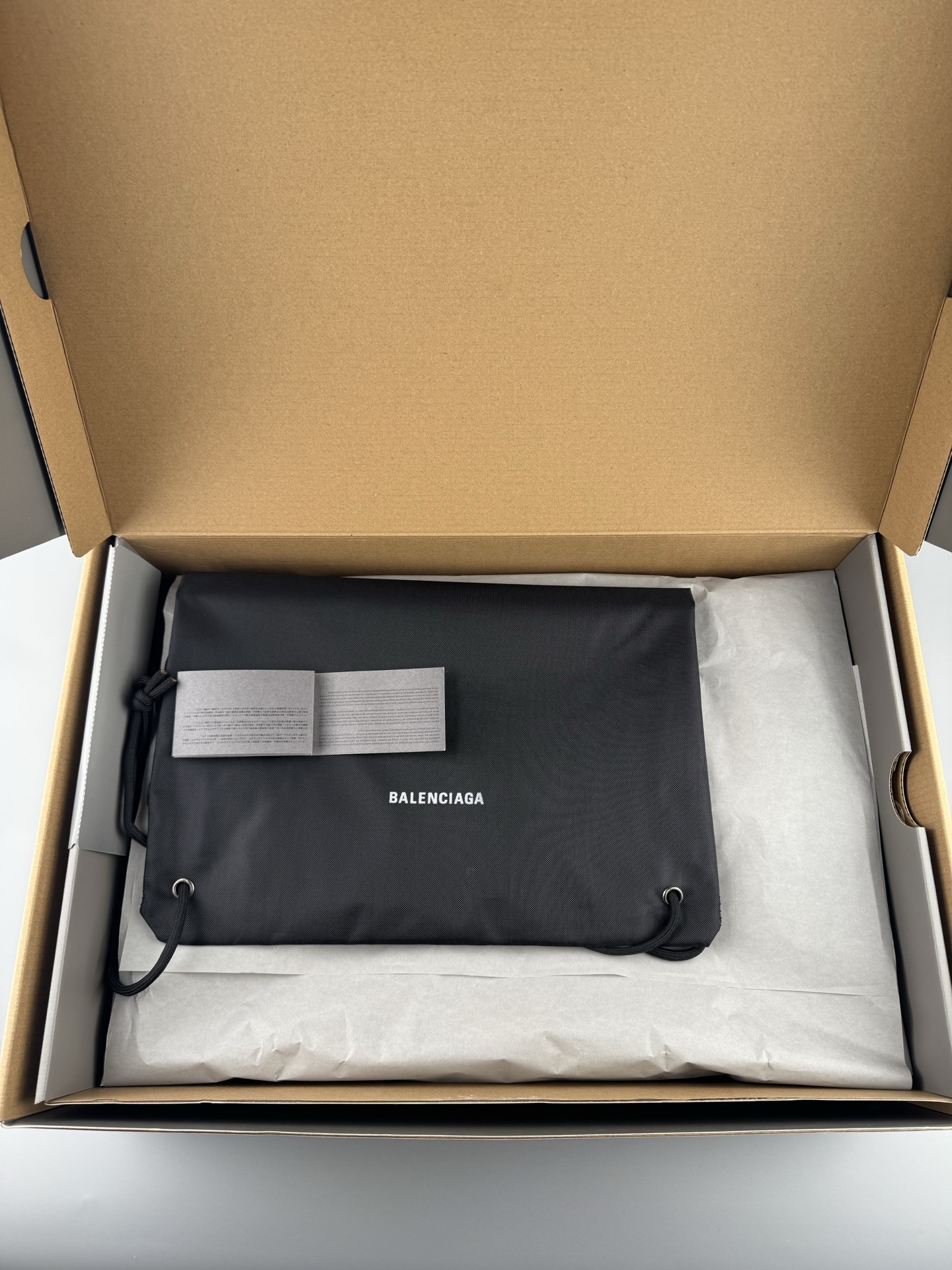 Balenciaga Venom High Boots Material: premium calfskin leather Style: Round toe, buckle design, high-top boots (unisex) Color: Black Details: custom independent sole mold, original hardware buckle accessories, top-quality imported leather - Image 4