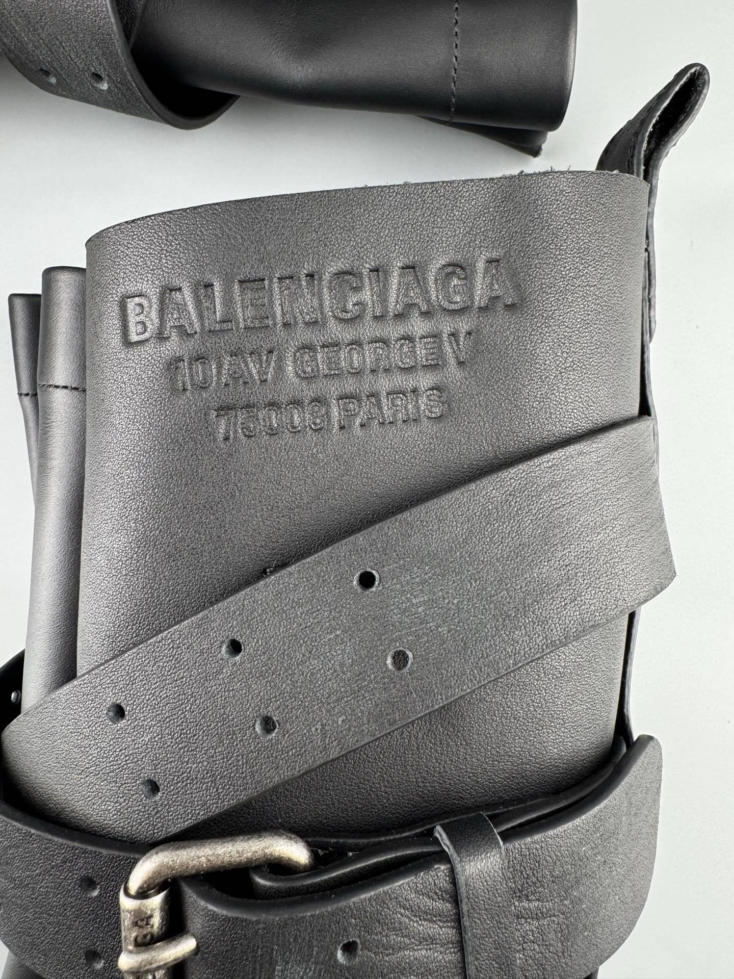 Balenciaga Venom High Boots Material: premium calfskin leather Style: Round toe, buckle design, high-top boots (unisex) Color: Black Details: custom independent sole mold, original hardware buckle accessories, top-quality imported leather - Image 7