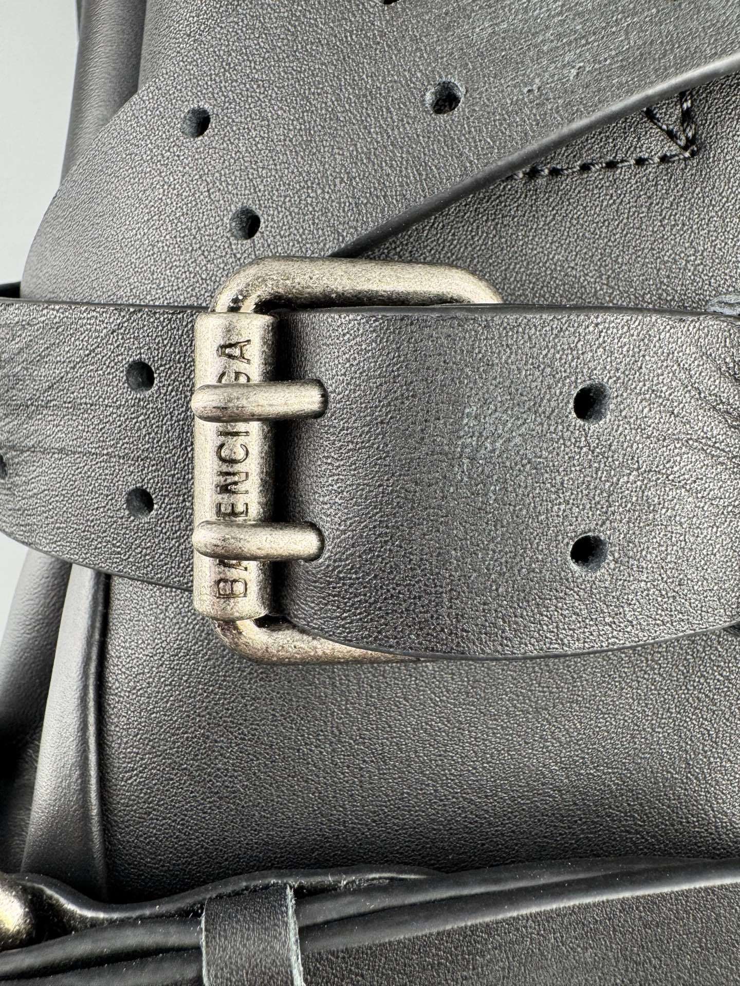 Balenciaga Venom High Boots Material: premium calfskin leather Style: Round toe, buckle design, high-top boots (unisex) Color: Black Details: custom independent sole mold, original hardware buckle accessories, top-quality imported leather - Image 11