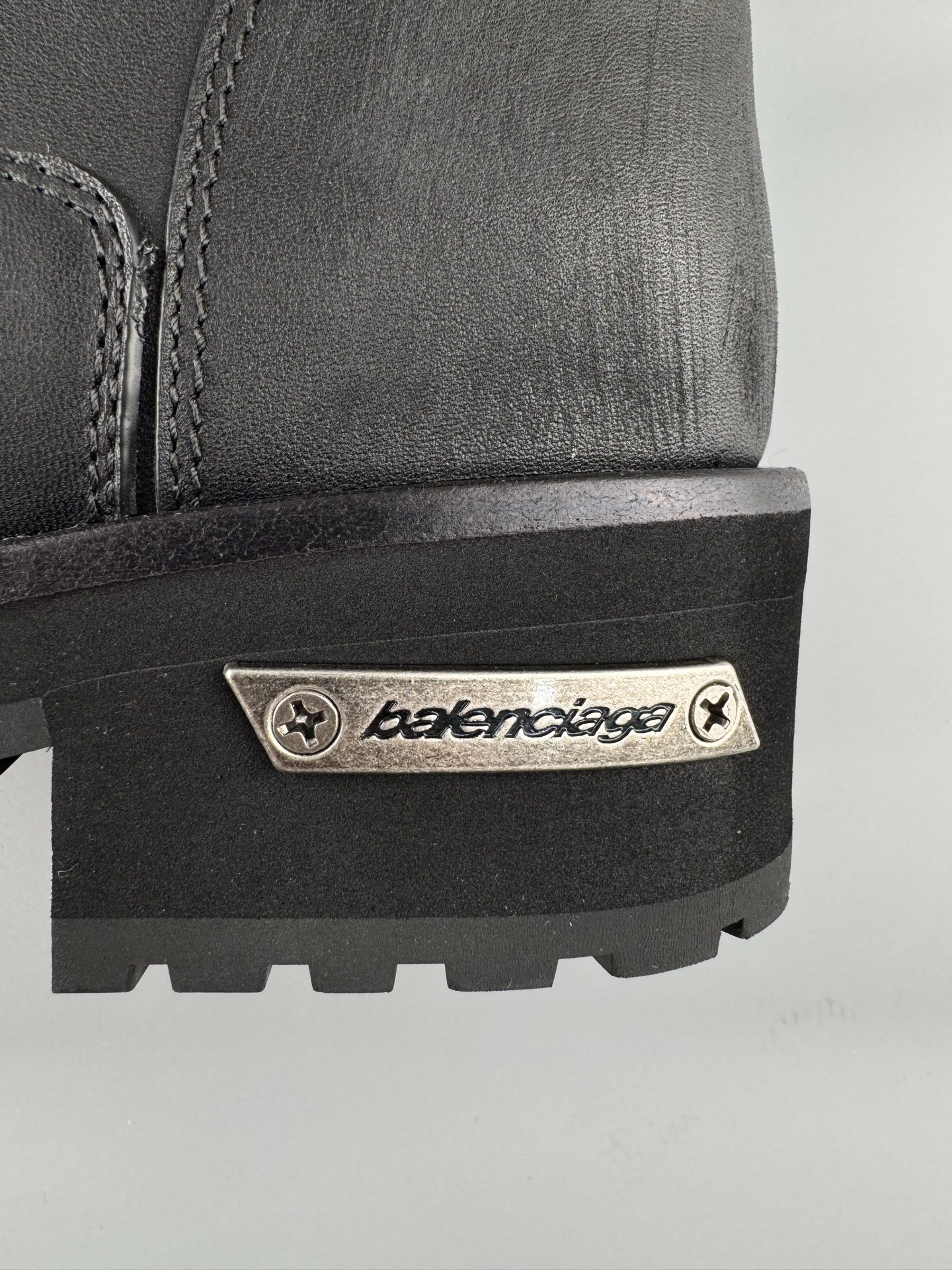 Balenciaga Venom High Boots Material: premium calfskin leather Style: Round toe, buckle design, high-top boots (unisex) Color: Black Details: custom independent sole mold, original hardware buckle accessories, top-quality imported leather - Image 14