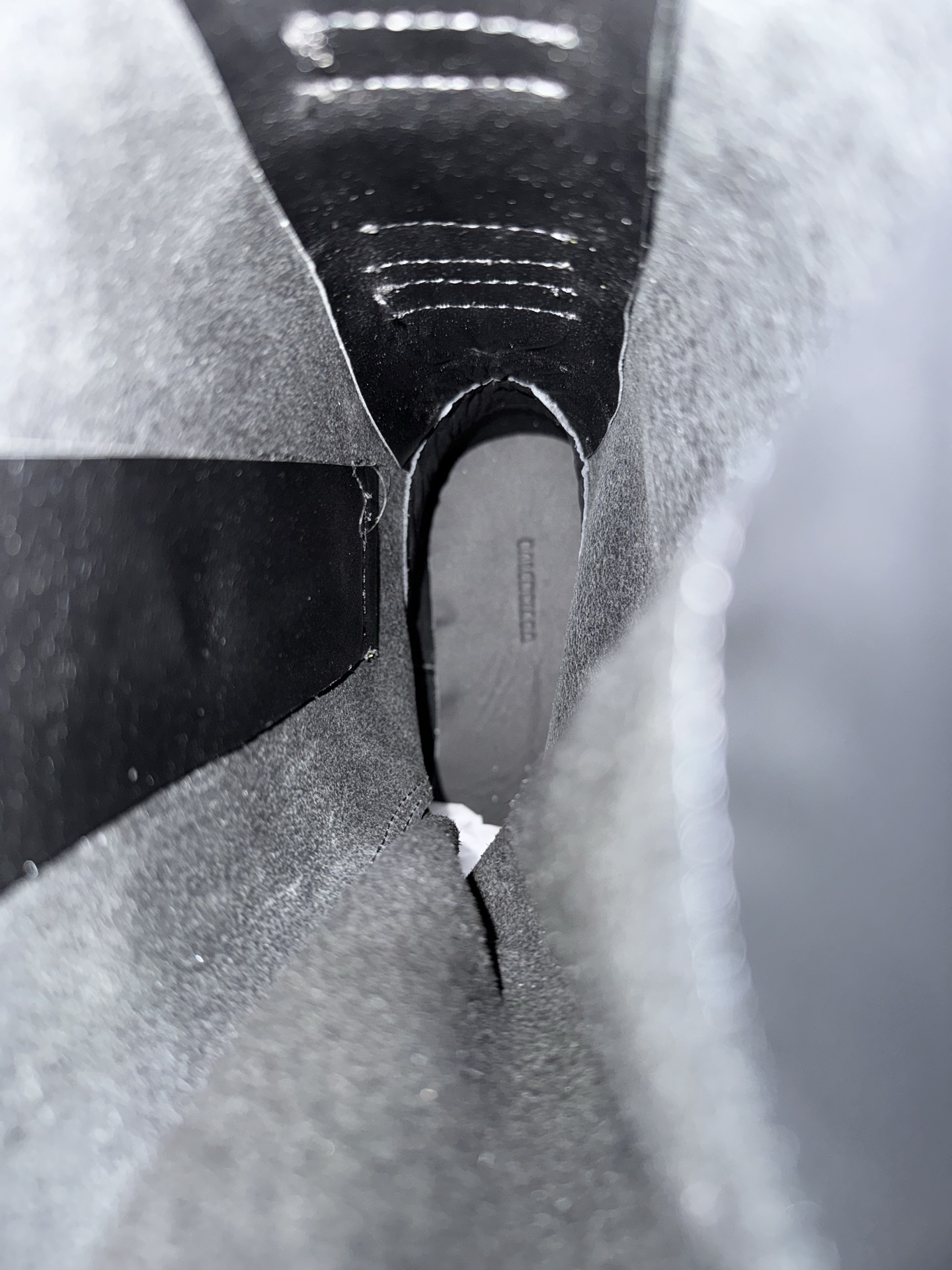 Balenciaga Venom High Boots Material: premium calfskin leather Style: Round toe, buckle design, high-top boots (unisex) Color: Black Details: custom independent sole mold, original hardware buckle accessories, top-quality imported leather - Image 15