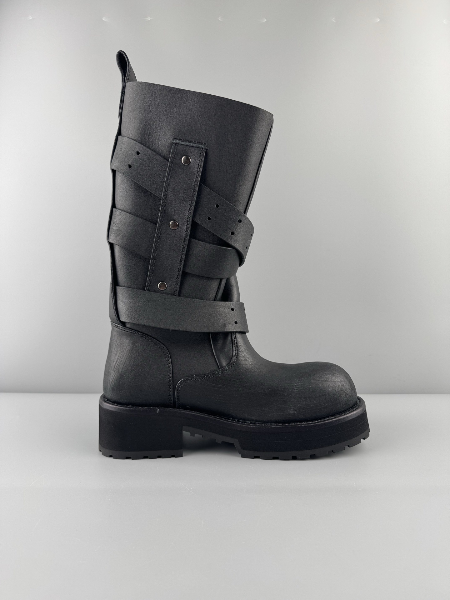 Balenciaga Venom High Boots Material: premium calfskin leather Style: Round toe, buckle design, high-top boots (unisex) Color: Black Details: custom independent sole mold, original hardware buckle accessories, top-quality imported leather - Image 17