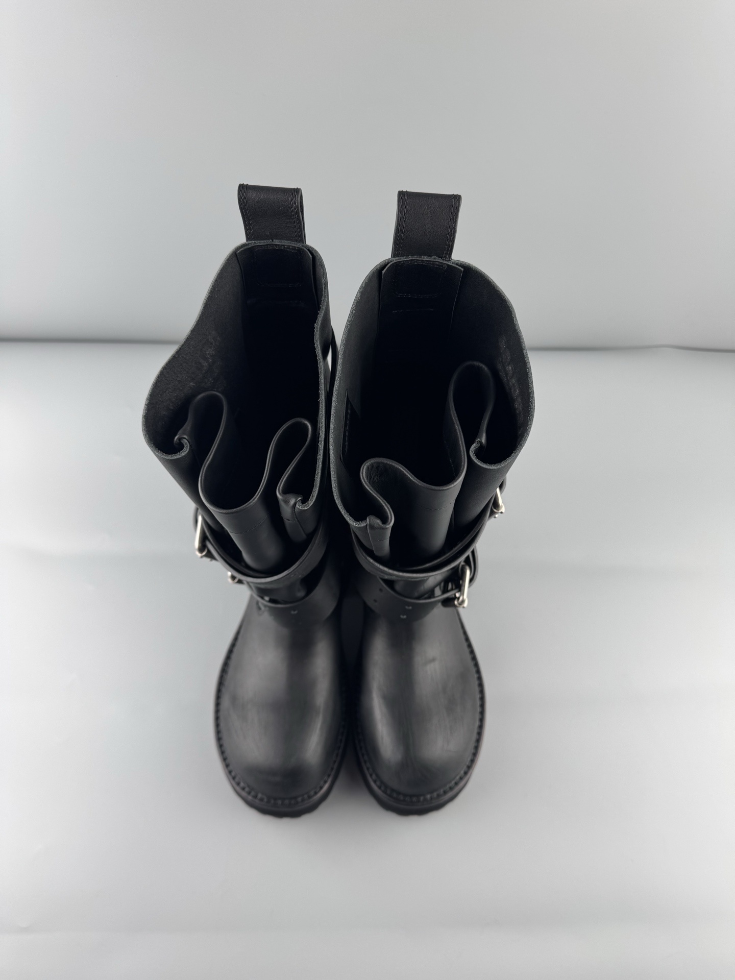 Balenciaga Venom High Boots Material: premium calfskin leather Style: Round toe, buckle design, high-top boots (unisex) Color: Black Details: custom independent sole mold, original hardware buckle accessories, top-quality imported leather - Image 22