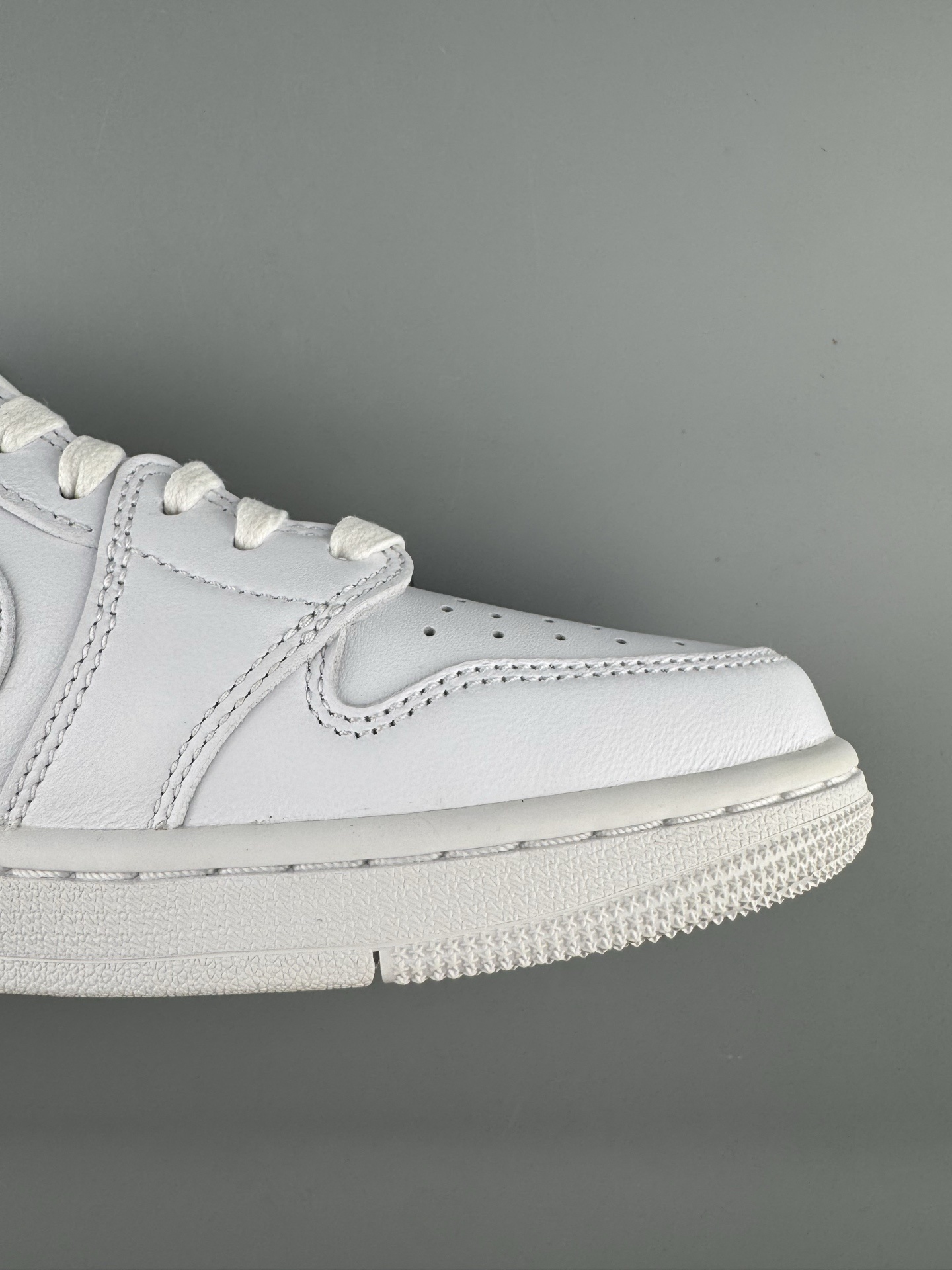 Travis Scott x Air Jordan 1 Low OG “Reverse Swoosh” Friends & Family All-White Edition - Image 13