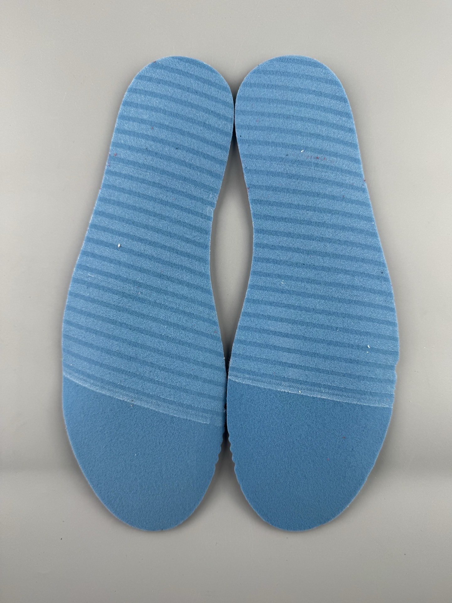 Travis Scott x Air Jordan 1 Low OG “Reverse Swoosh Chicago - Image 3