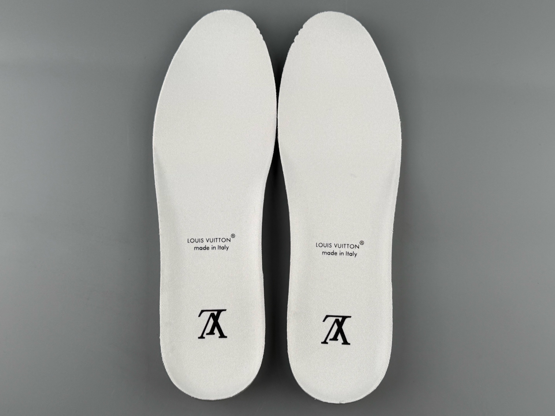 LV Trainer Yellow Cruise Limited Edition β 2025 latest version. Features brand-new embossing, new semi-insert midsole, made with top-grade materials, independent custom TPU mold with drip detailing. - Image 5