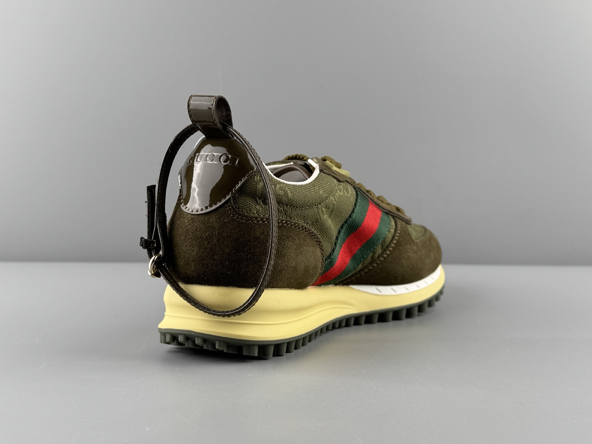 GUCCI Re-Motion Round-Toe Lace-Up Low-Top Casual Sneakers Unisex lifestyle design, stylish and comfortable for everyday wear. - Image 2