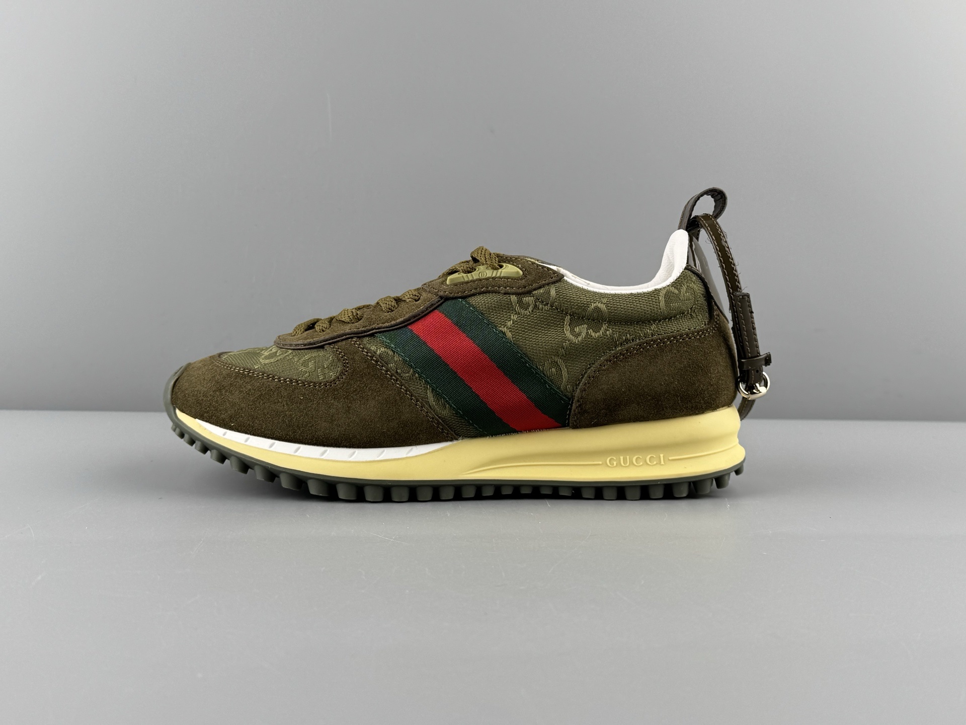 GUCCI Re-Motion Round-Toe Lace-Up Low-Top Casual Sneakers Unisex lifestyle design, stylish and comfortable for everyday wear.