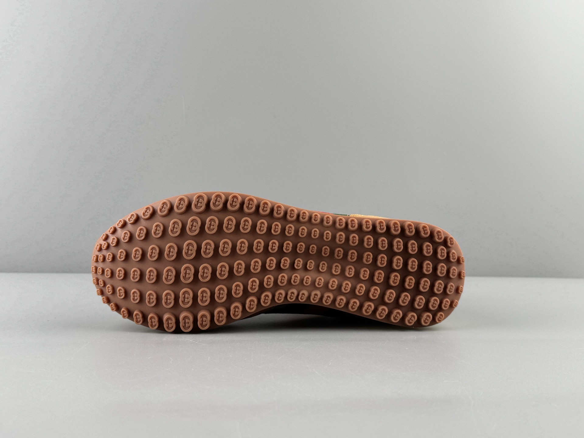 GUCCI Re-Motion Round-Toe Lace-Up Low-Top Casual Sneakers Unisex design, suitable for daily wear. - Image 3