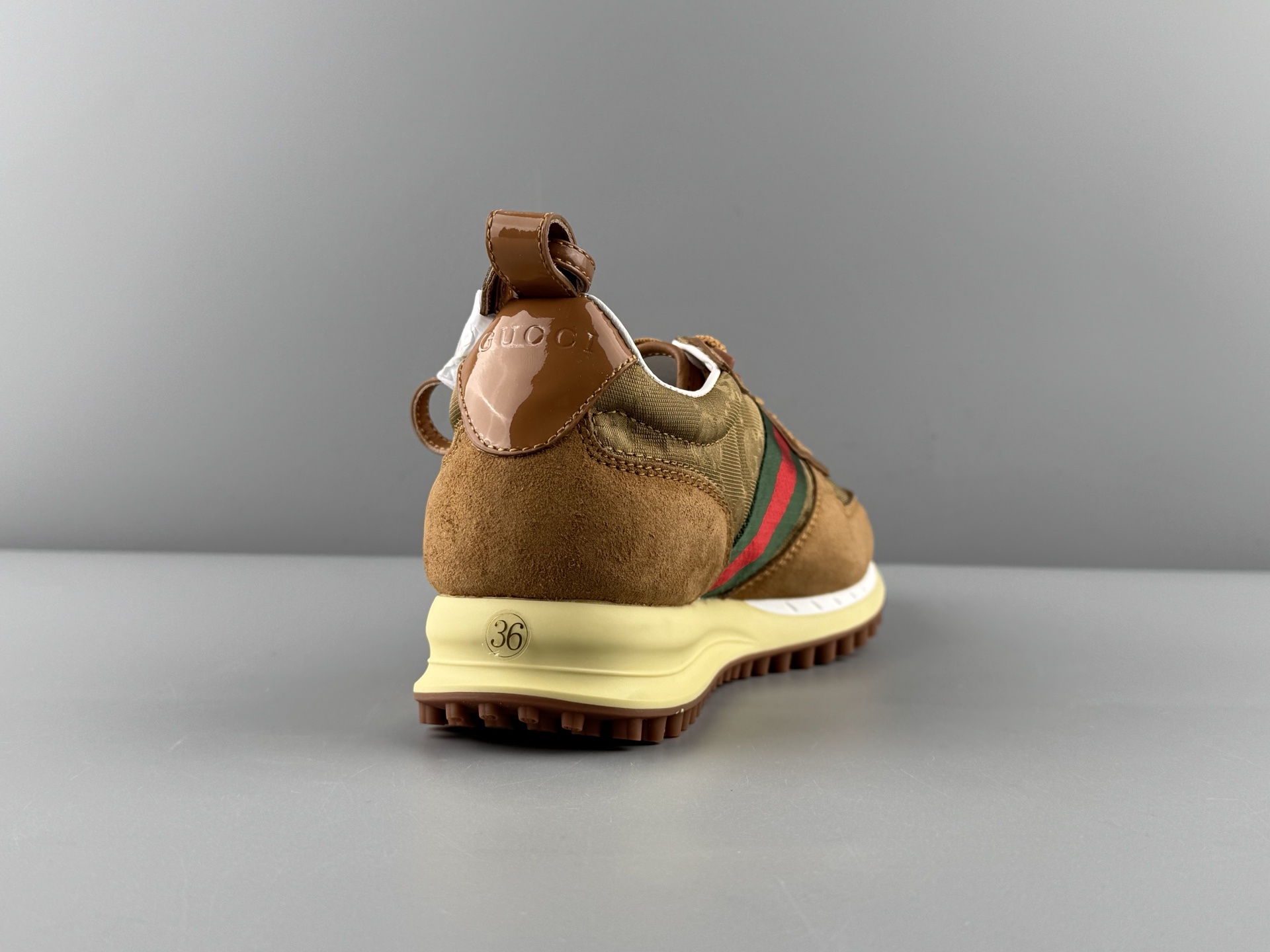 GUCCI Re-Motion Round-Toe Lace-Up Low-Top Casual Sneakers Unisex design, suitable for daily wear. - Image 6