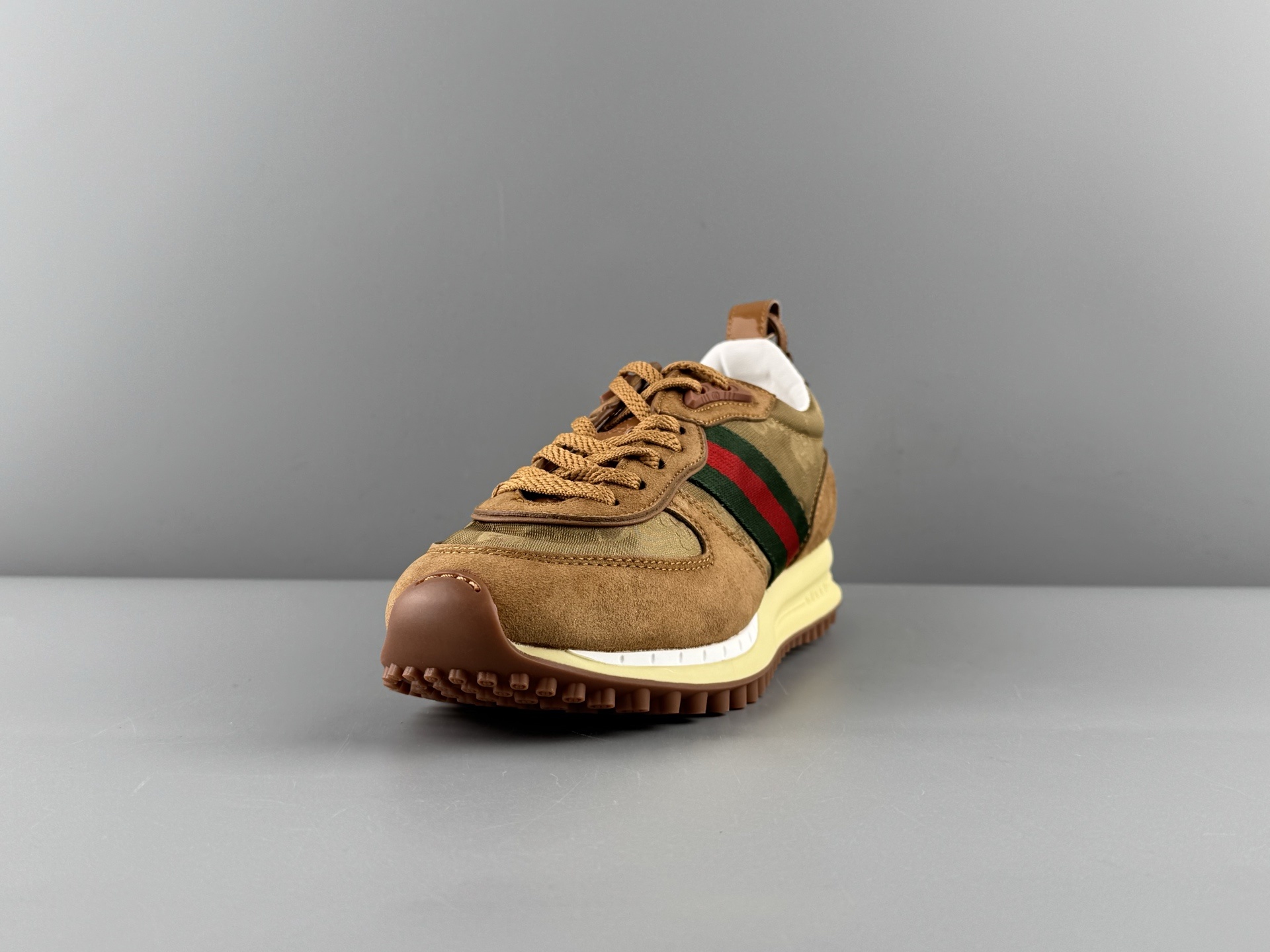 GUCCI Re-Motion Round-Toe Lace-Up Low-Top Casual Sneakers Unisex design, suitable for daily wear. - Image 8