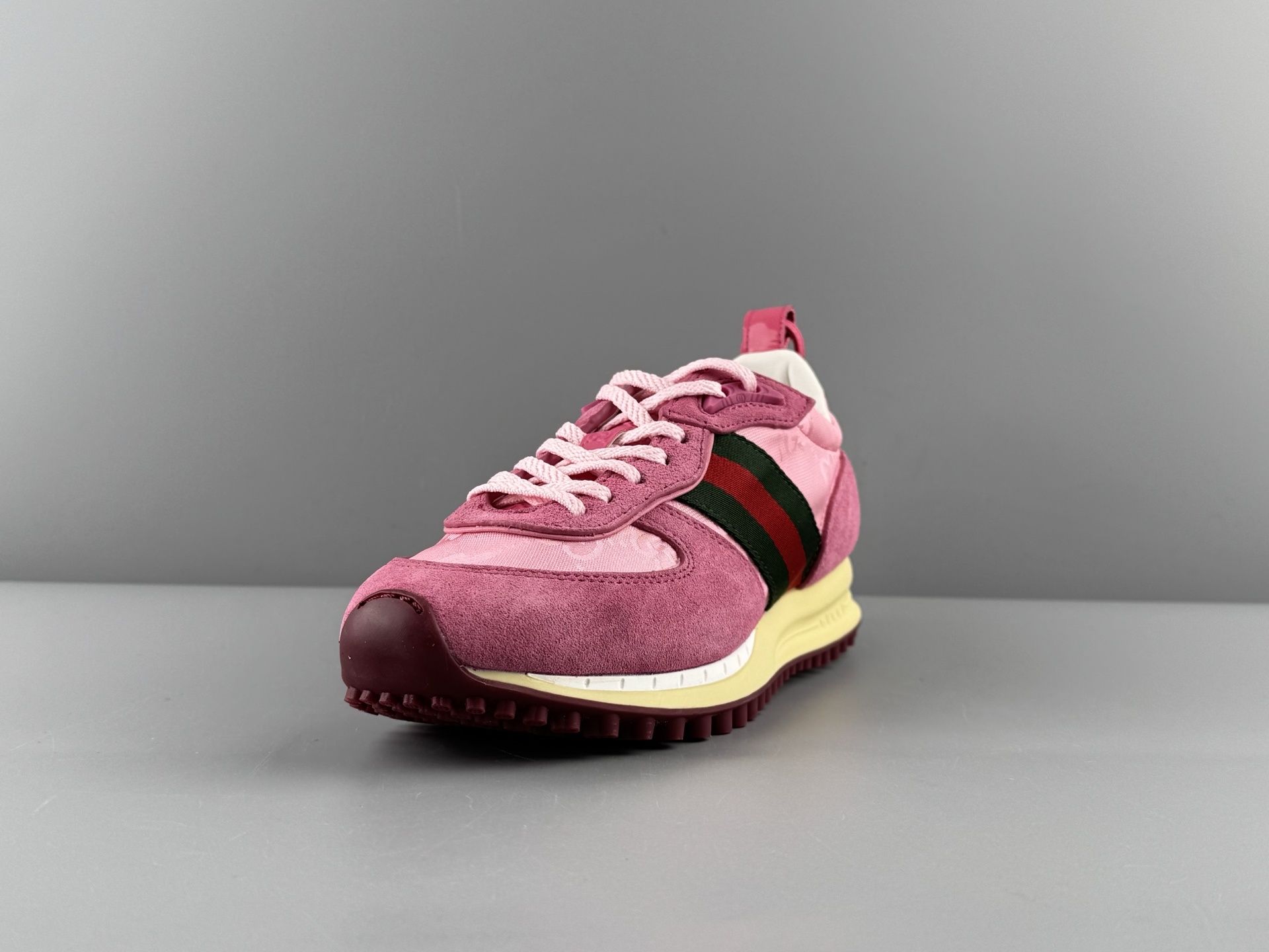 GUCCI Re-Motion Round-Toe Lace-Up Low-Top Casual Sneakers Unisex design, suitable for daily wear. - Image 4