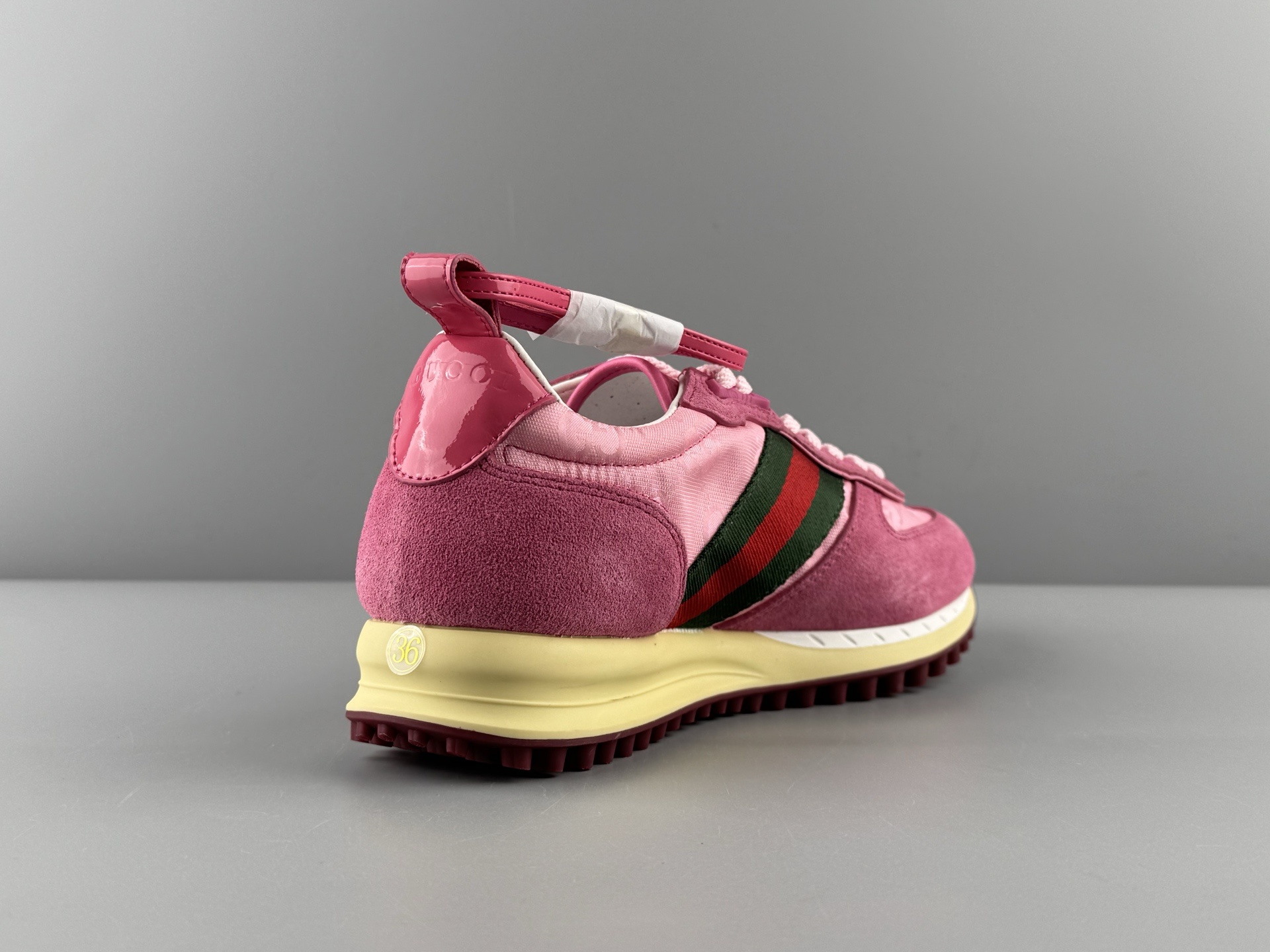 GUCCI Re-Motion Round-Toe Lace-Up Low-Top Casual Sneakers Unisex design, suitable for daily wear. - Image 5