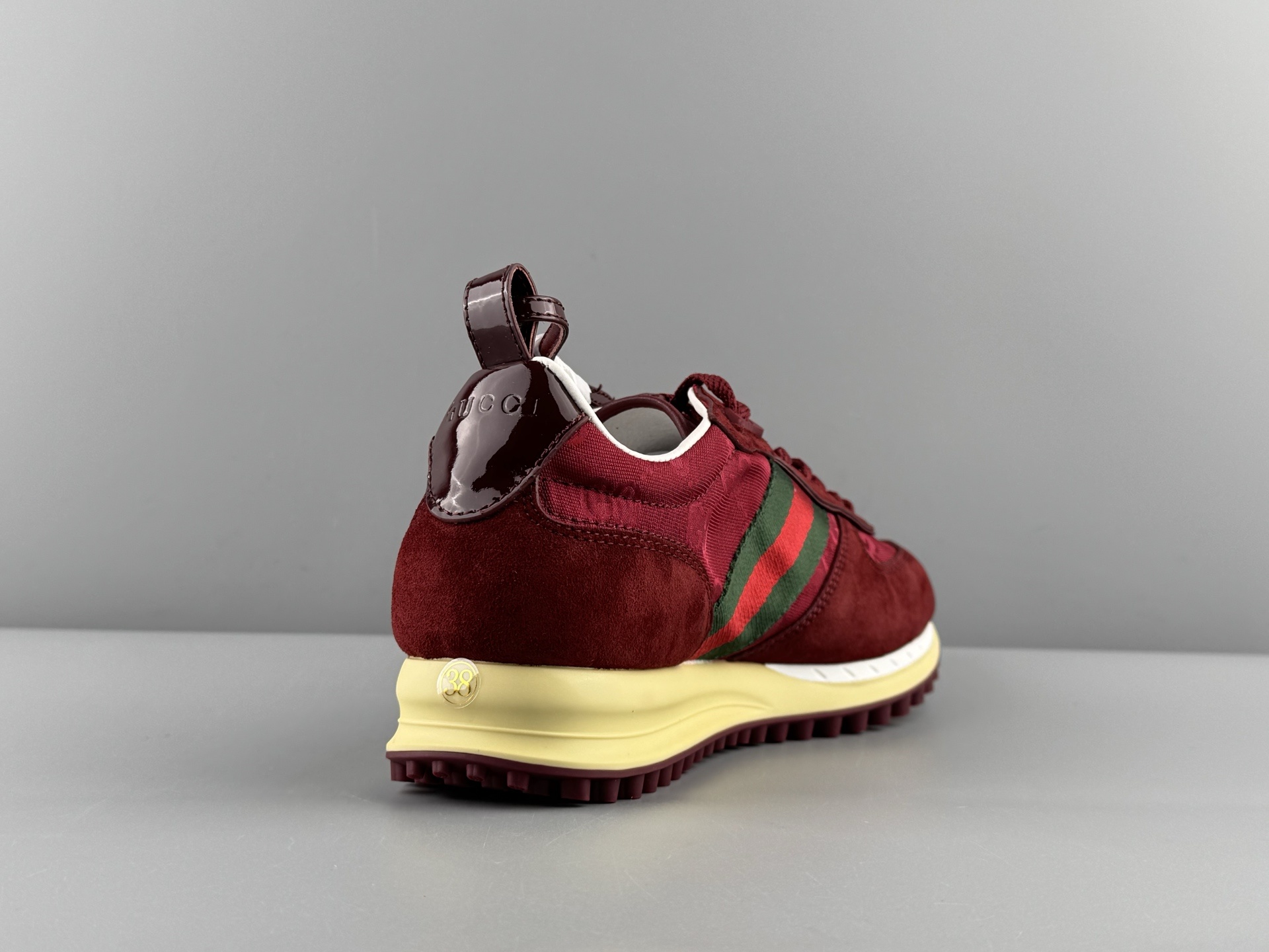 GUCCI Re-Motion Style: Round-toe, lace-up, low-top casual sneakers Design: Unisex (couple’s style) - Image 2