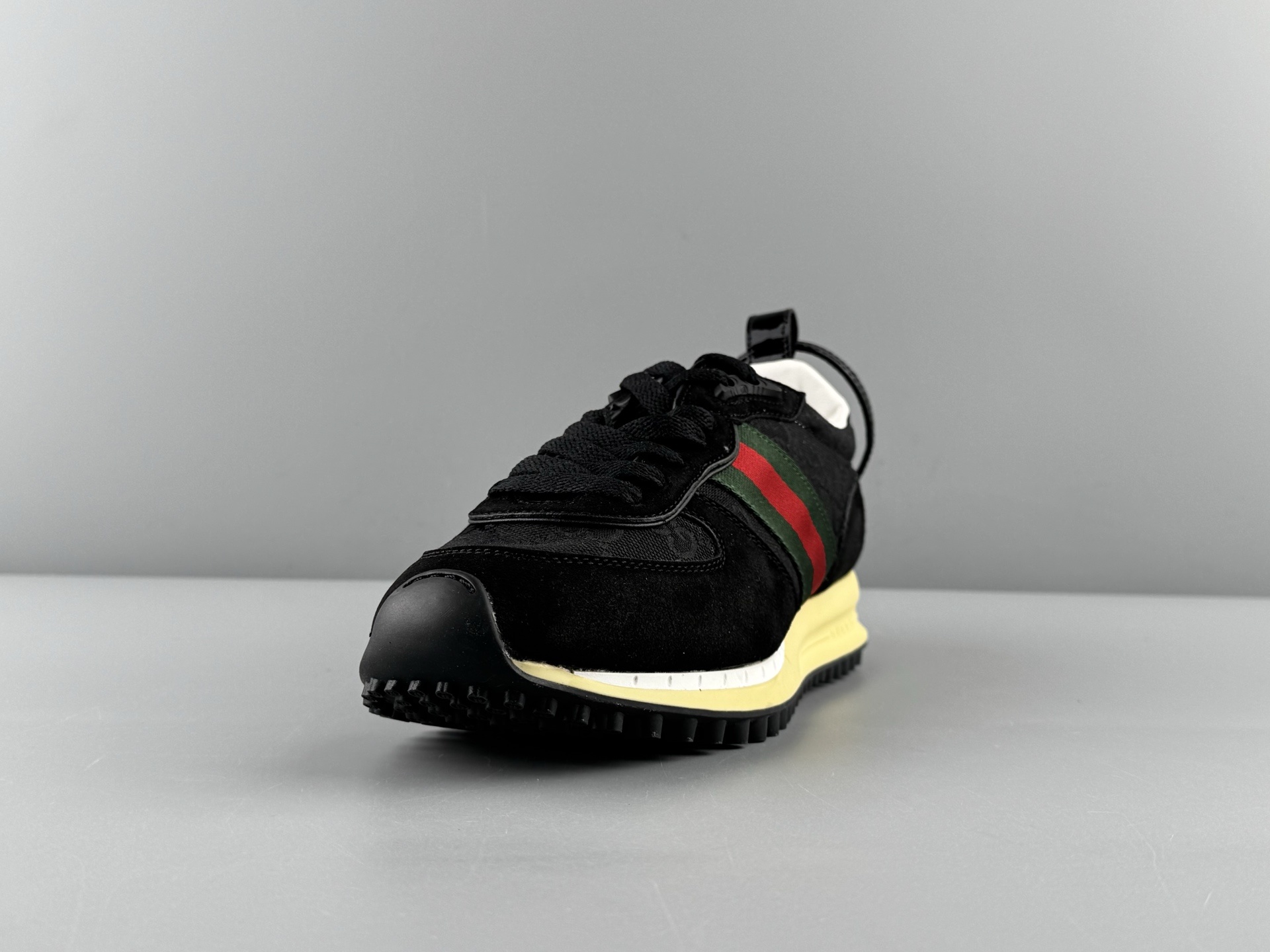 GUCCI Re-Motion Round-Toe Lace-Up Low-Top Casual Sneakers Unisex design, suitable for daily casual wear. - Image 2