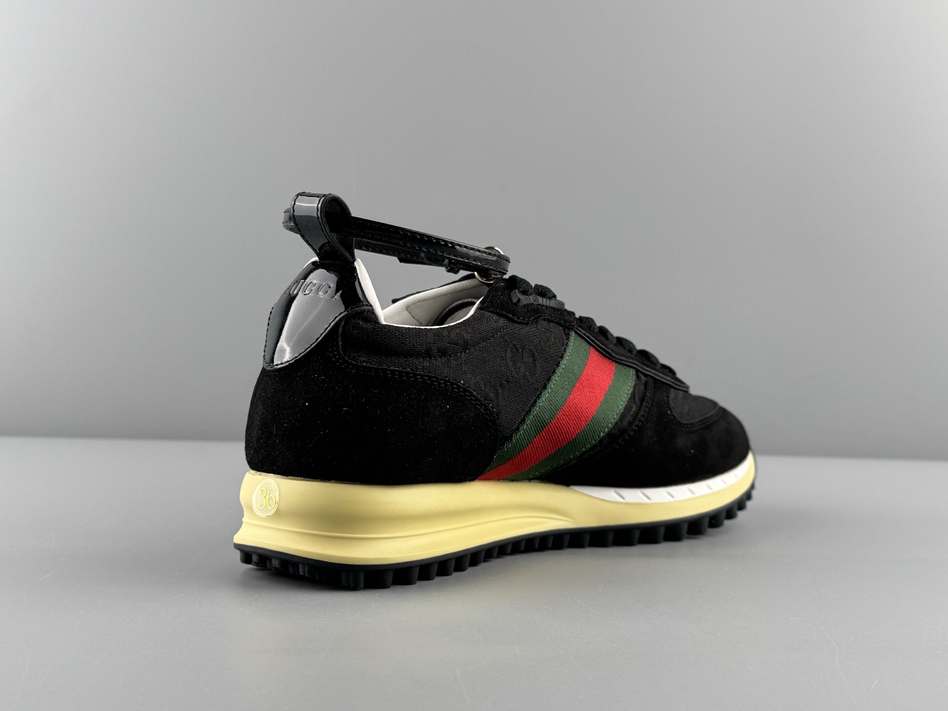 GUCCI Re-Motion Round-Toe Lace-Up Low-Top Casual Sneakers Unisex design, suitable for daily casual wear. - Image 3