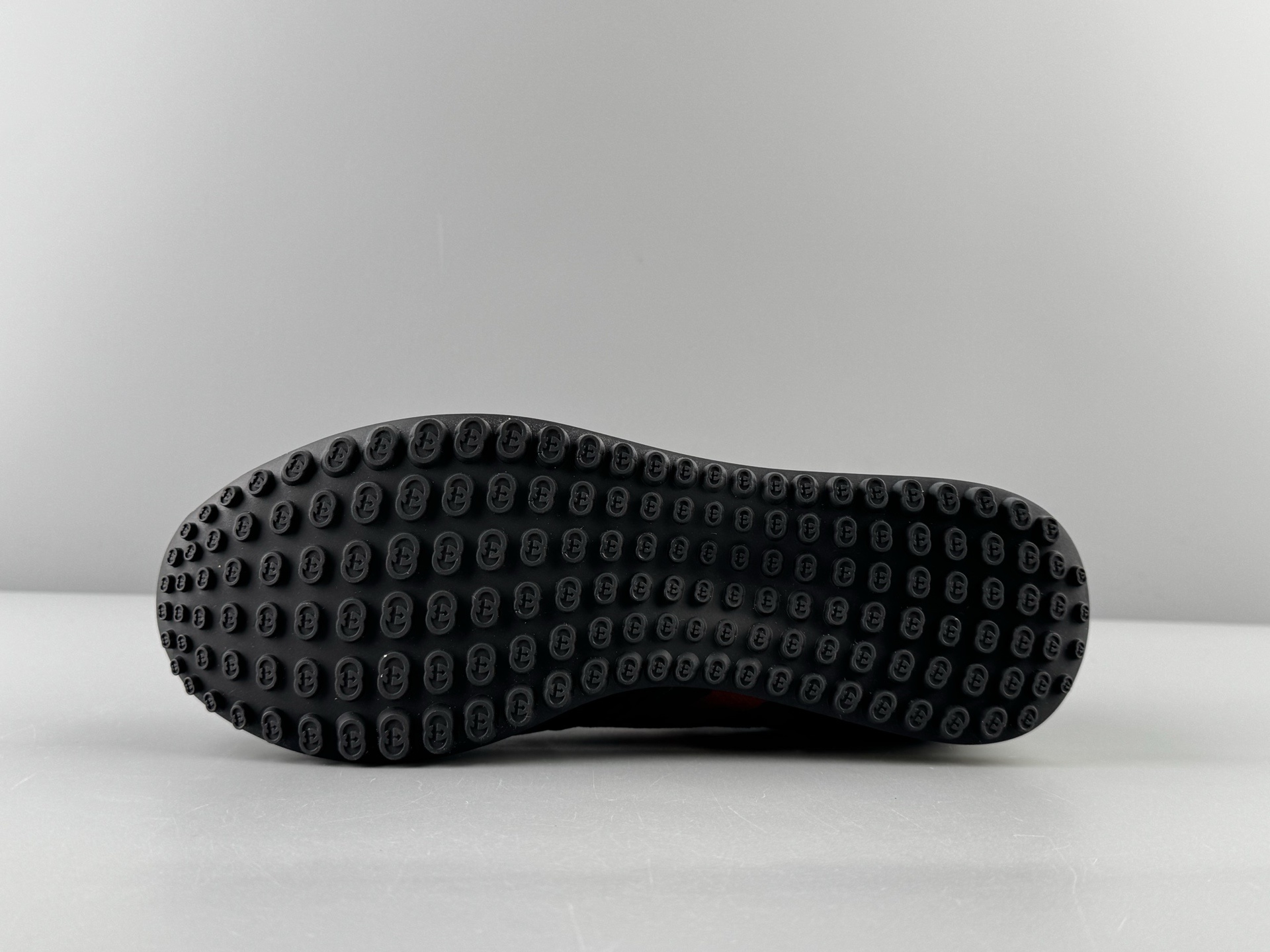 GUCCI Re-Motion Round-Toe Lace-Up Low-Top Casual Sneakers Unisex design, suitable for daily casual wear. - Image 4