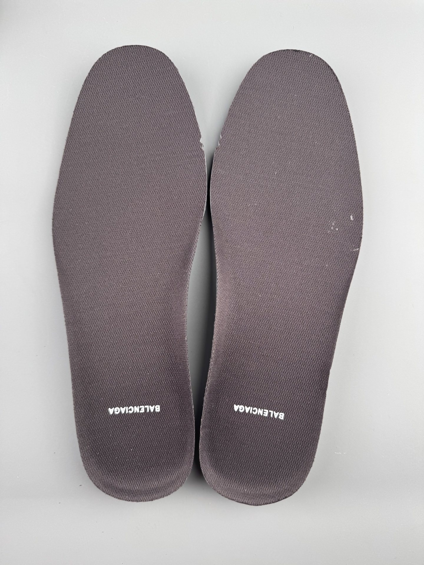 Reseller-Level Version, Distinct from Ordinary Market Stock! Balenciaga HAMPTONS WORN-OUT β Paris Fashion House - Image 2