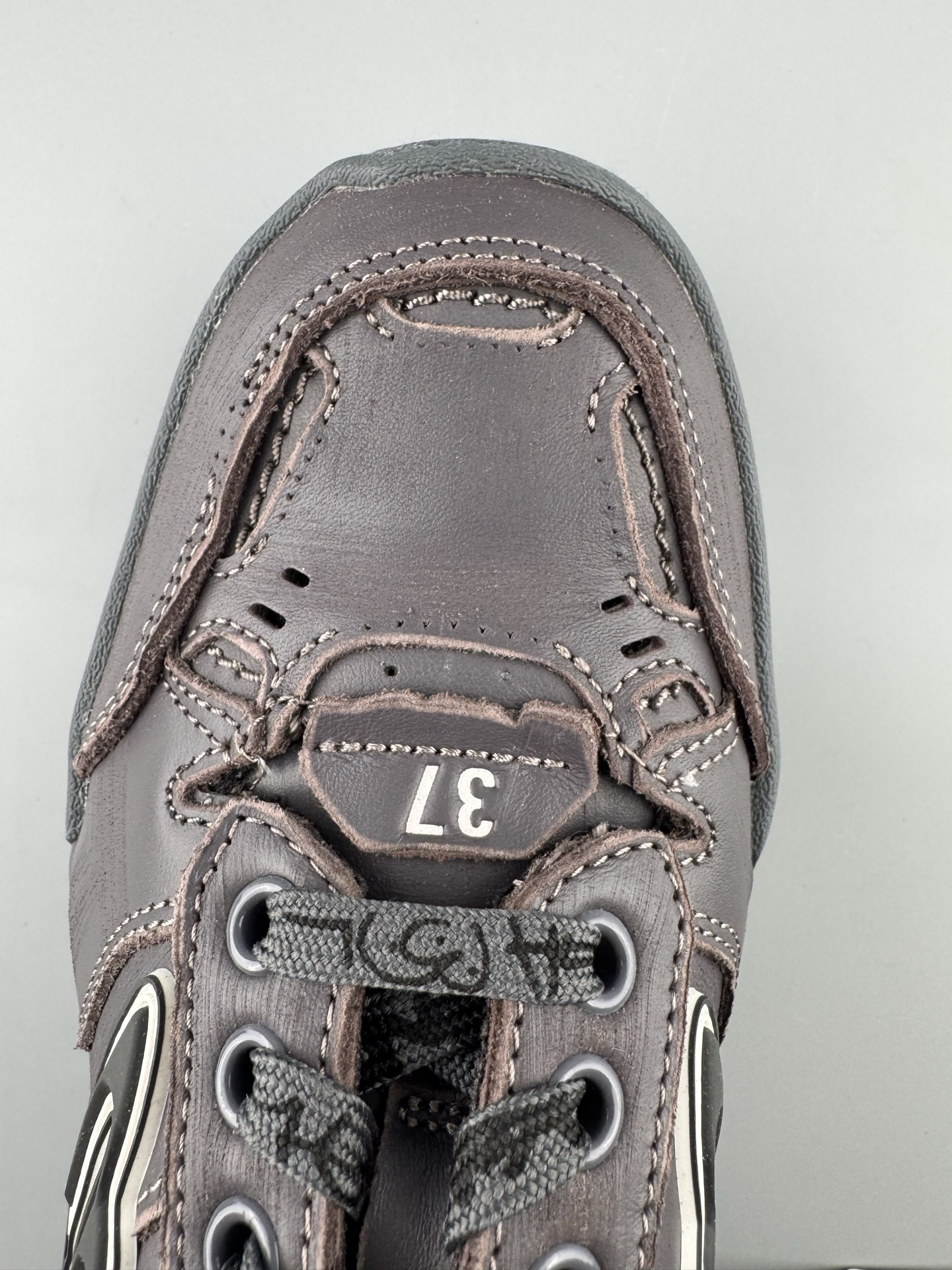 Reseller-Level Version, Distinct from Ordinary Market Stock! Balenciaga HAMPTONS WORN-OUT β Paris Fashion House - Image 3