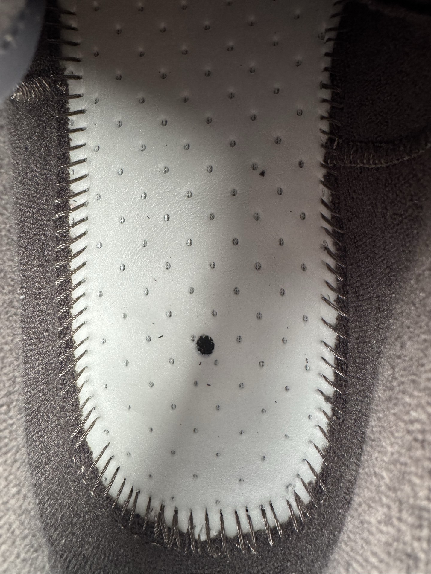 Reseller-Level Version, Distinct from Ordinary Market Stock! Balenciaga HAMPTONS WORN-OUT β Paris Fashion House - Image 4