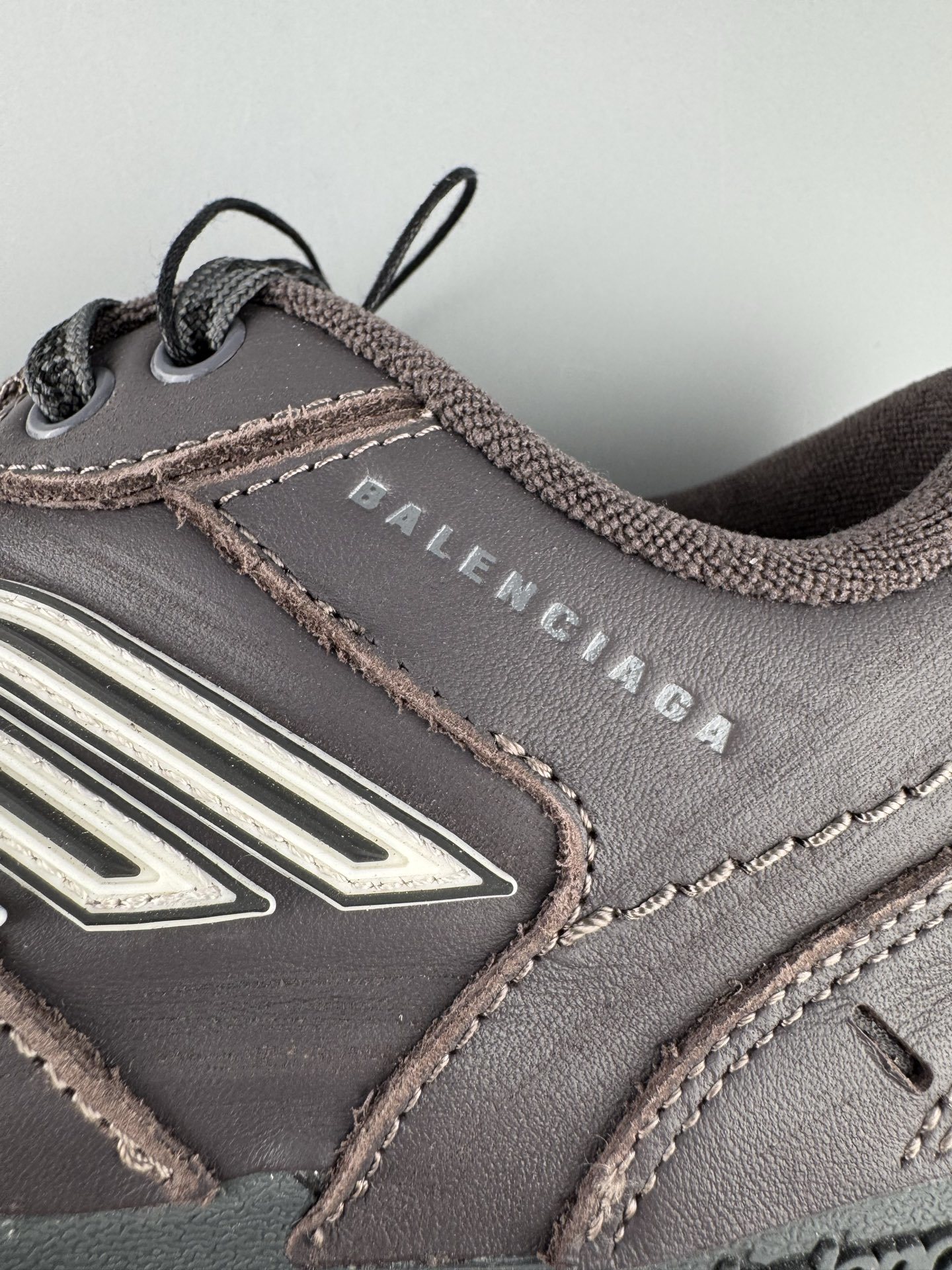 Reseller-Level Version, Distinct from Ordinary Market Stock! Balenciaga HAMPTONS WORN-OUT β Paris Fashion House - Image 5