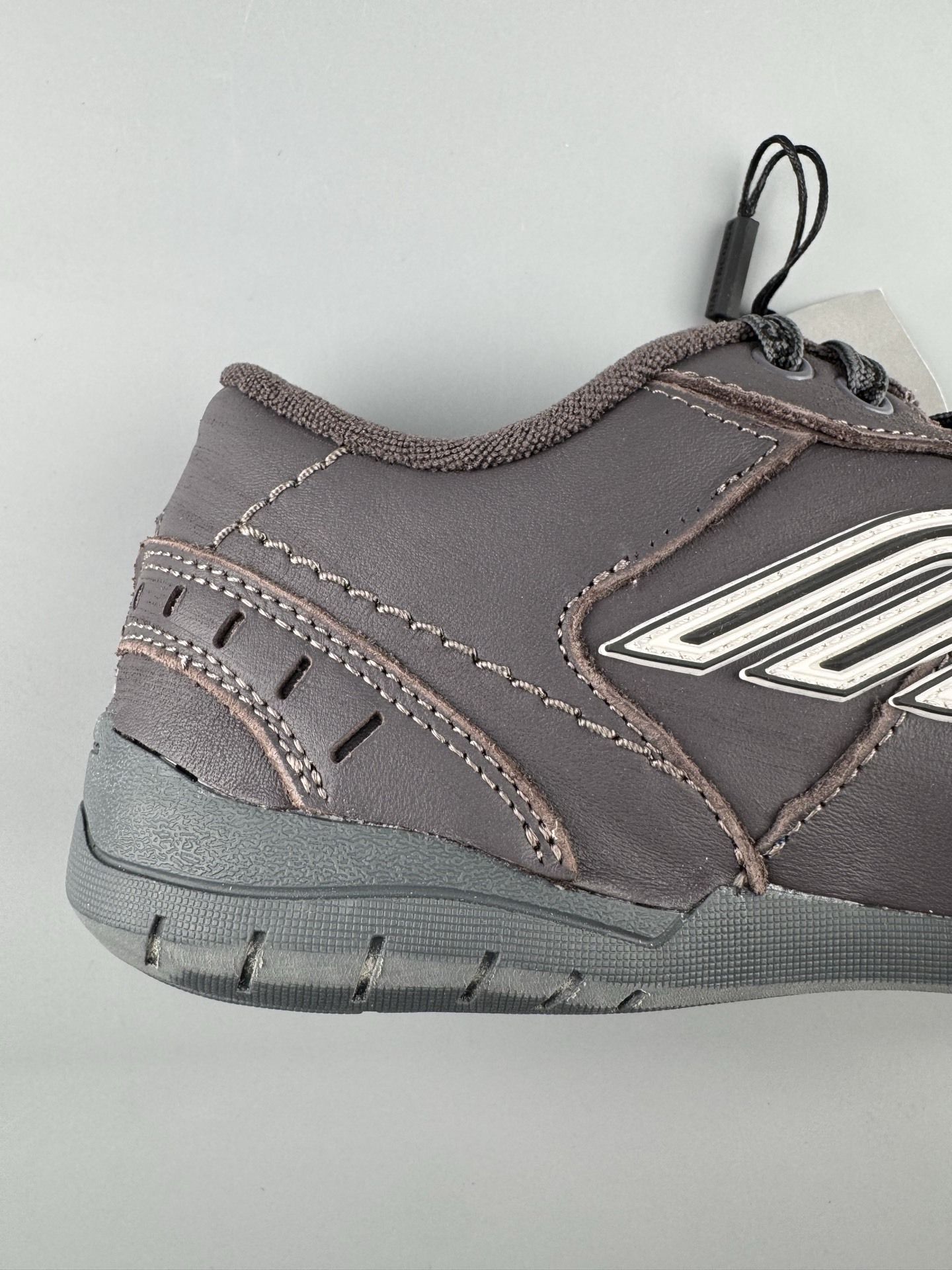 Reseller-Level Version, Distinct from Ordinary Market Stock! Balenciaga HAMPTONS WORN-OUT β Paris Fashion House - Image 9