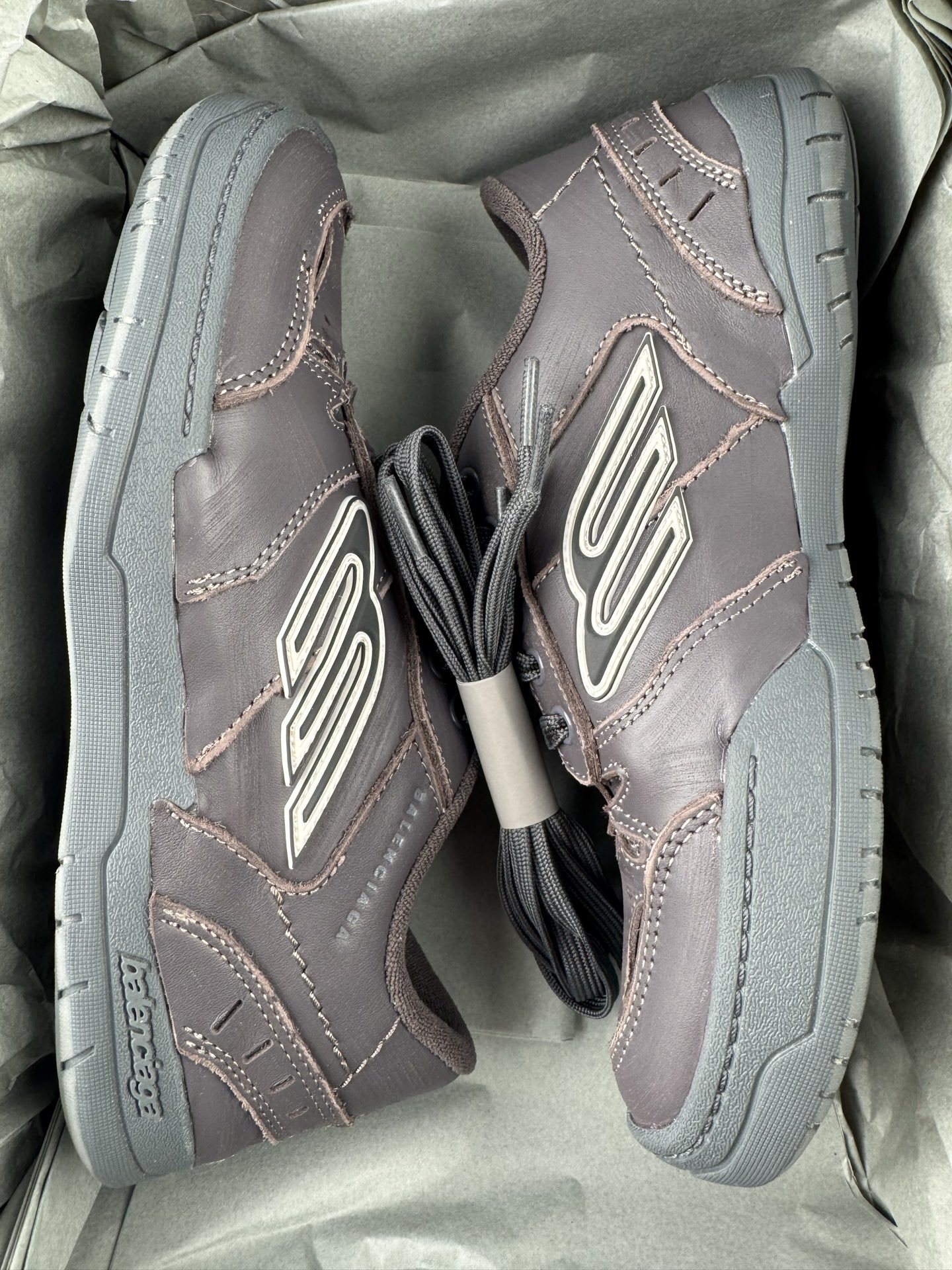 Reseller-Level Version, Distinct from Ordinary Market Stock! Balenciaga HAMPTONS WORN-OUT β Paris Fashion House - Image 13